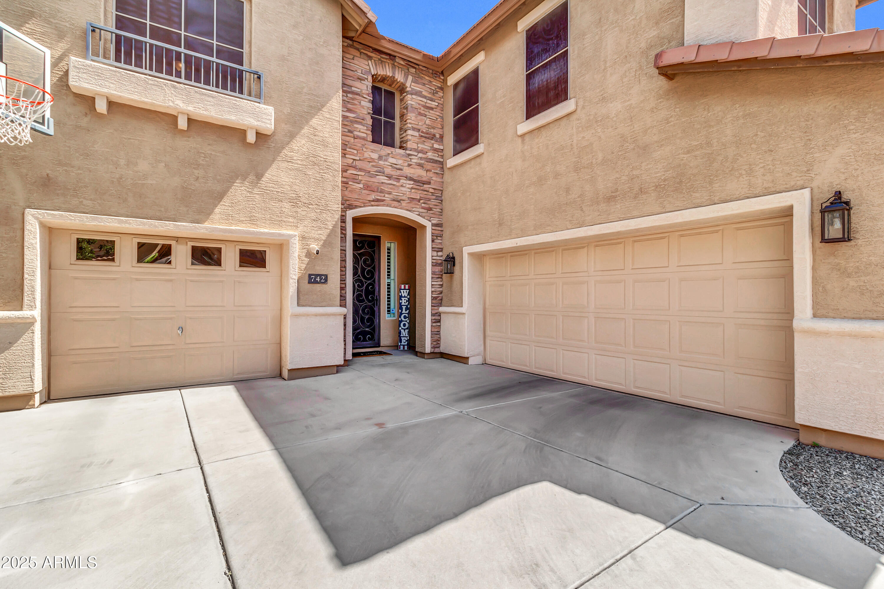 742 E KINGBIRD Drive