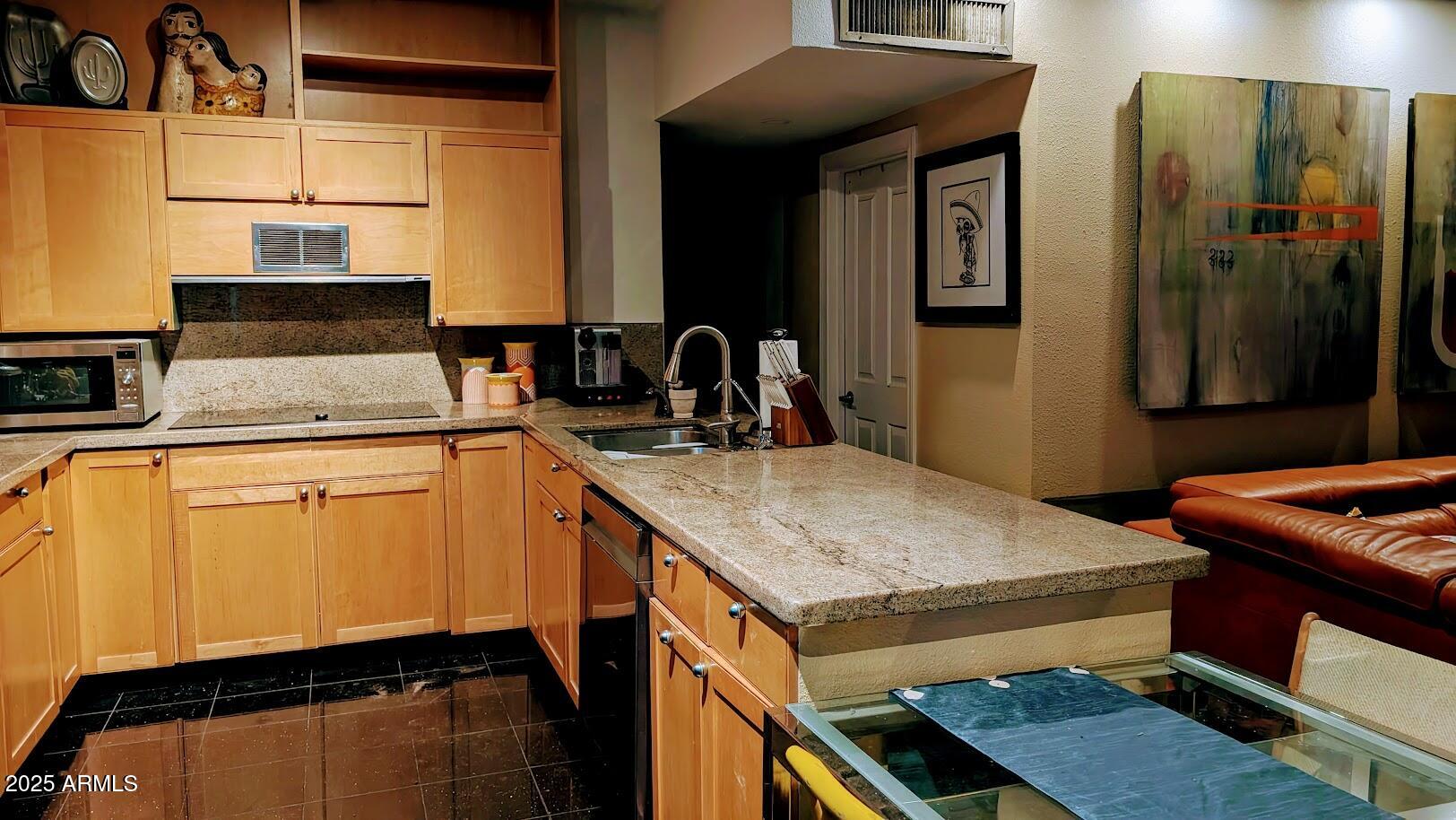 805 N 4TH Avenue N 1101