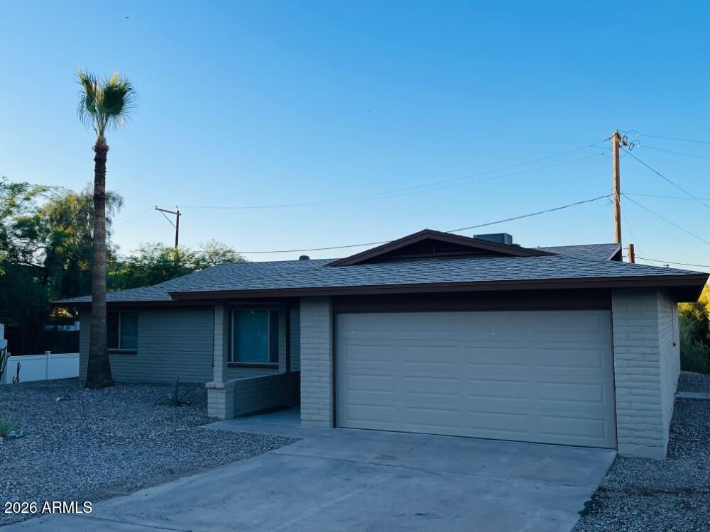 1704 E PICKRELL Drive