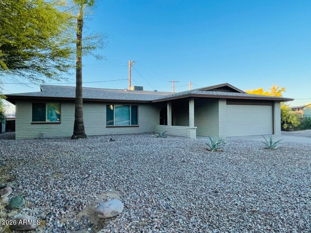 1704 E PICKRELL Drive