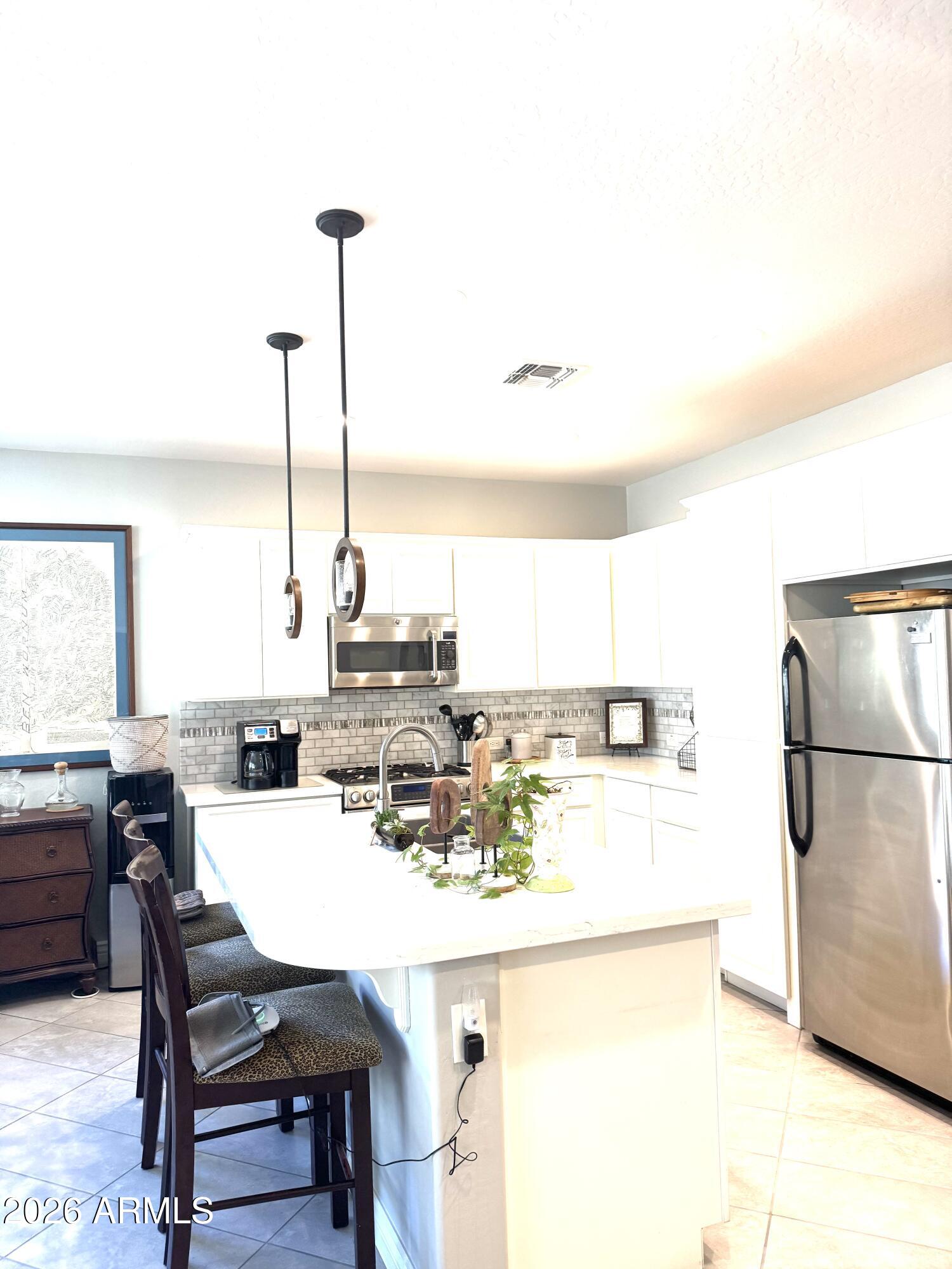 810 E VERDE Boulevard