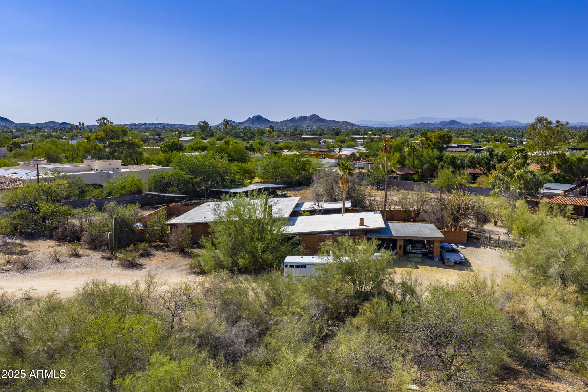 4040 E VIA ESTRELLA -- -