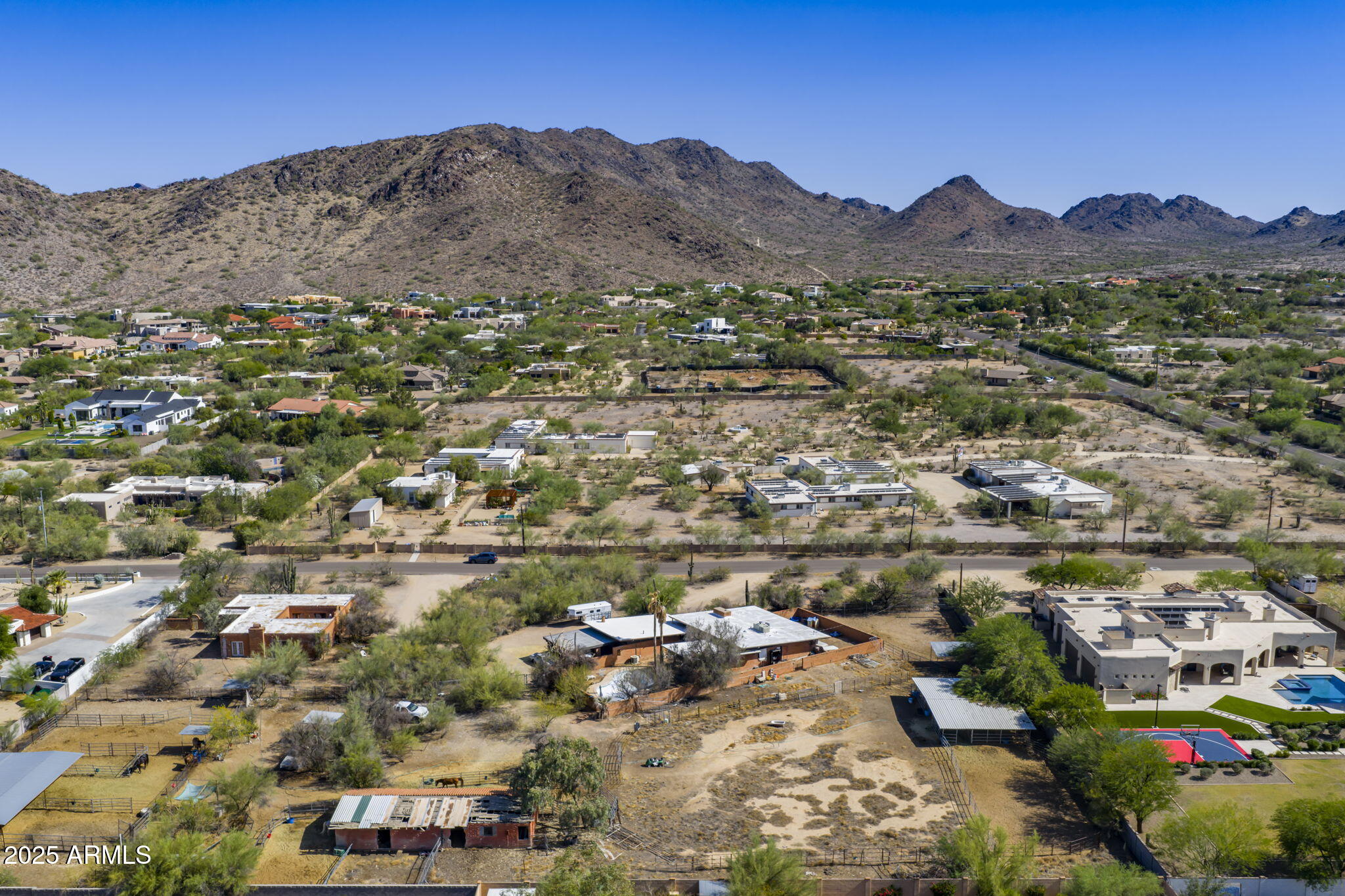 4040 E VIA ESTRELLA -- -