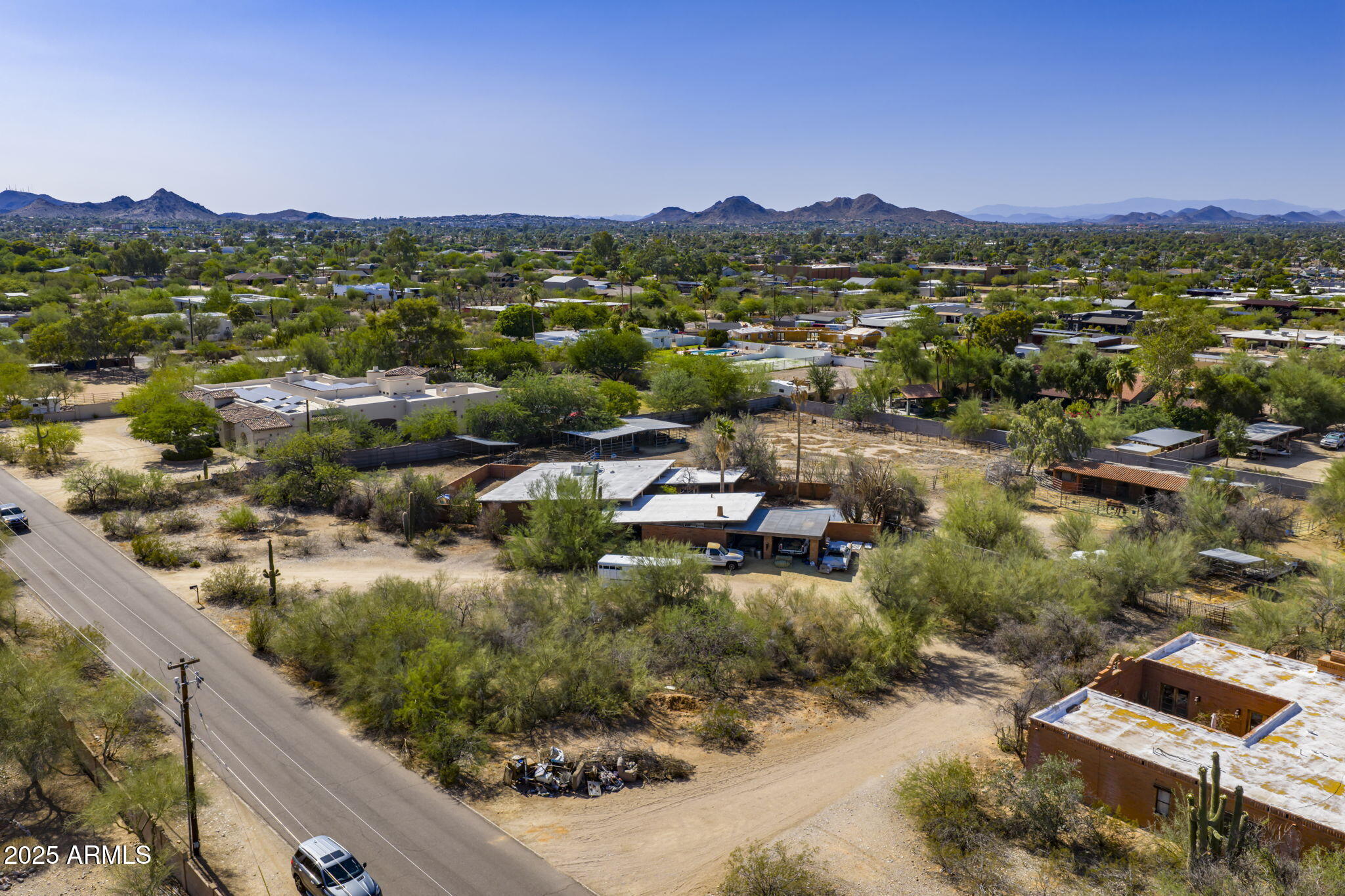 4040 E VIA ESTRELLA -- -