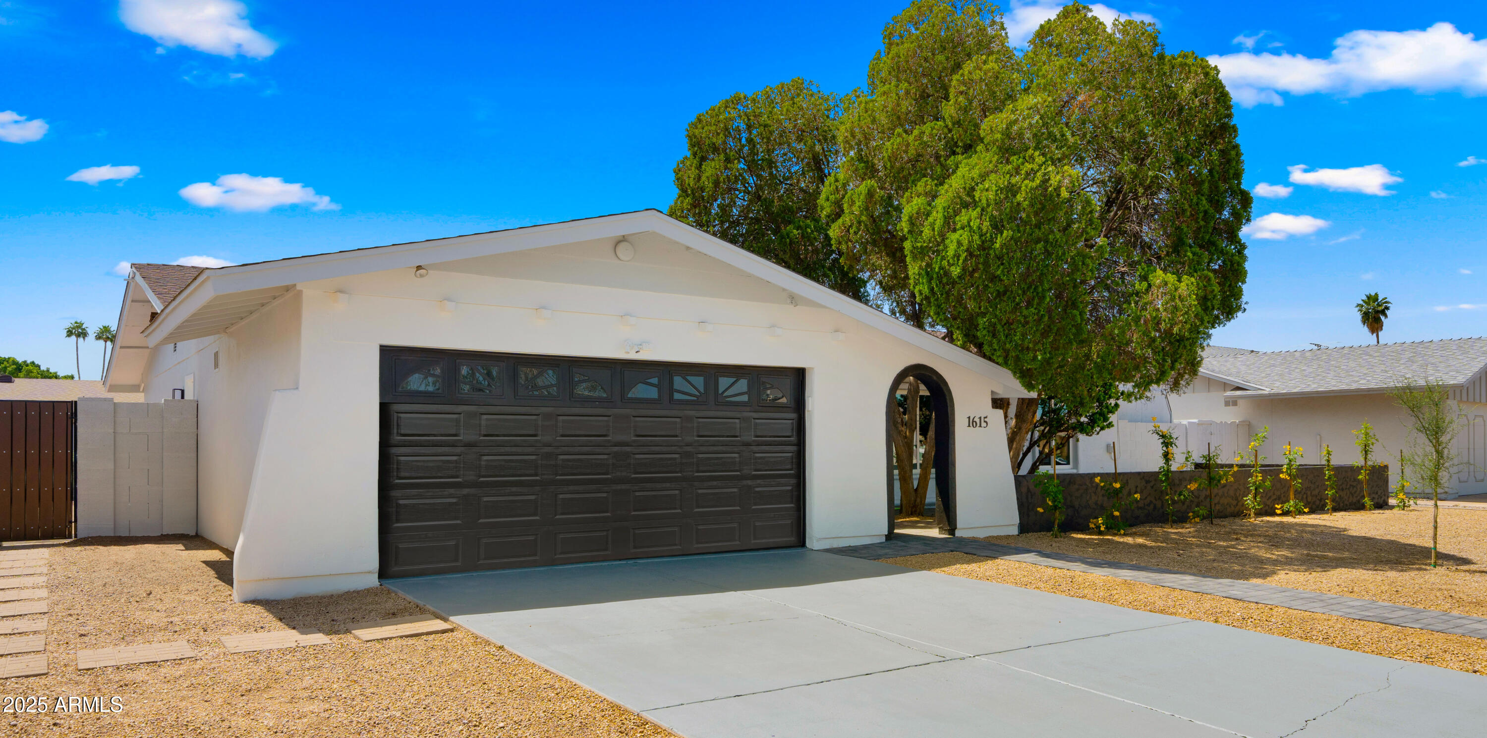 1615 E FREMONT Drive