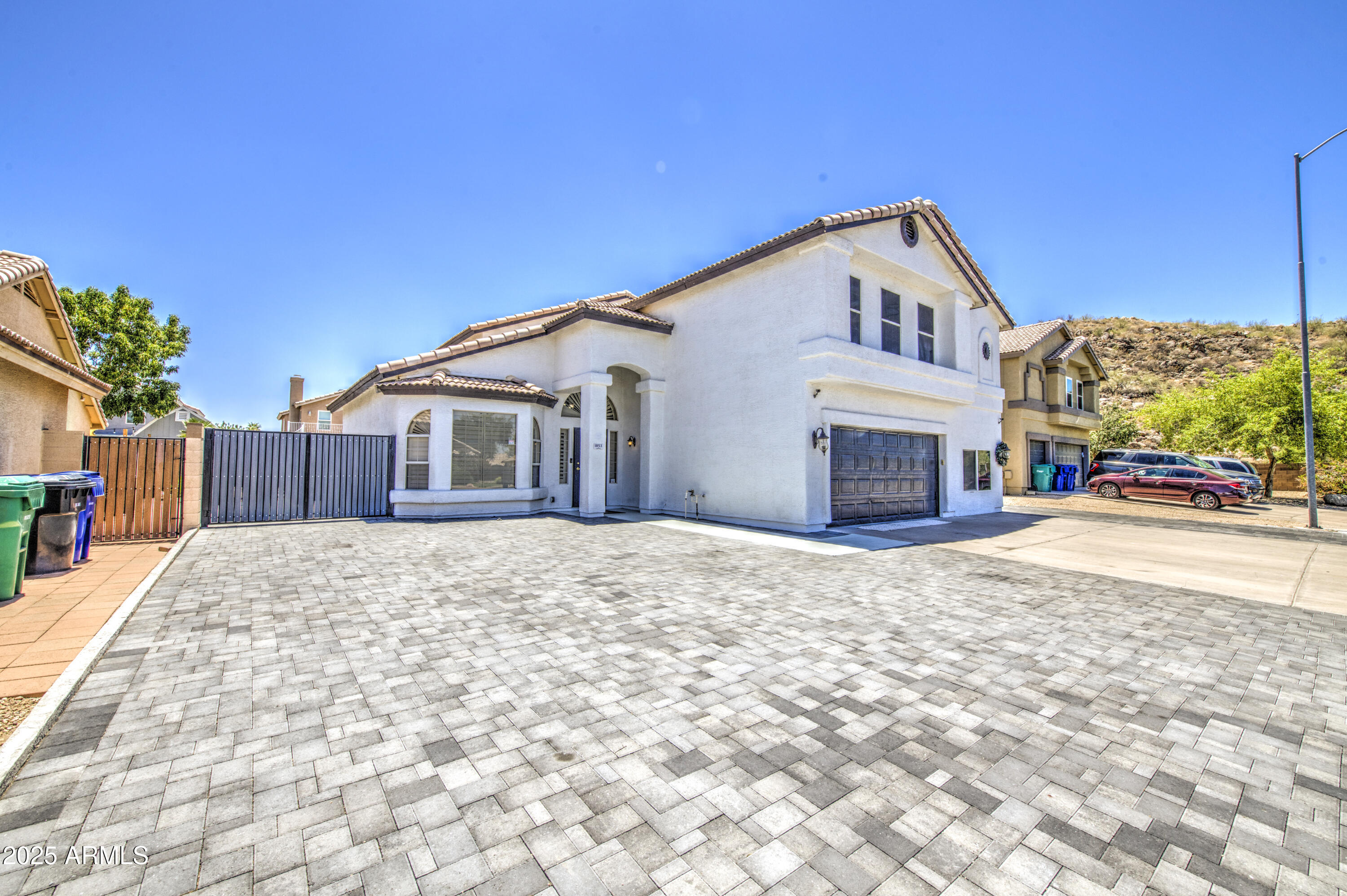 1853 N ROWEN Circle