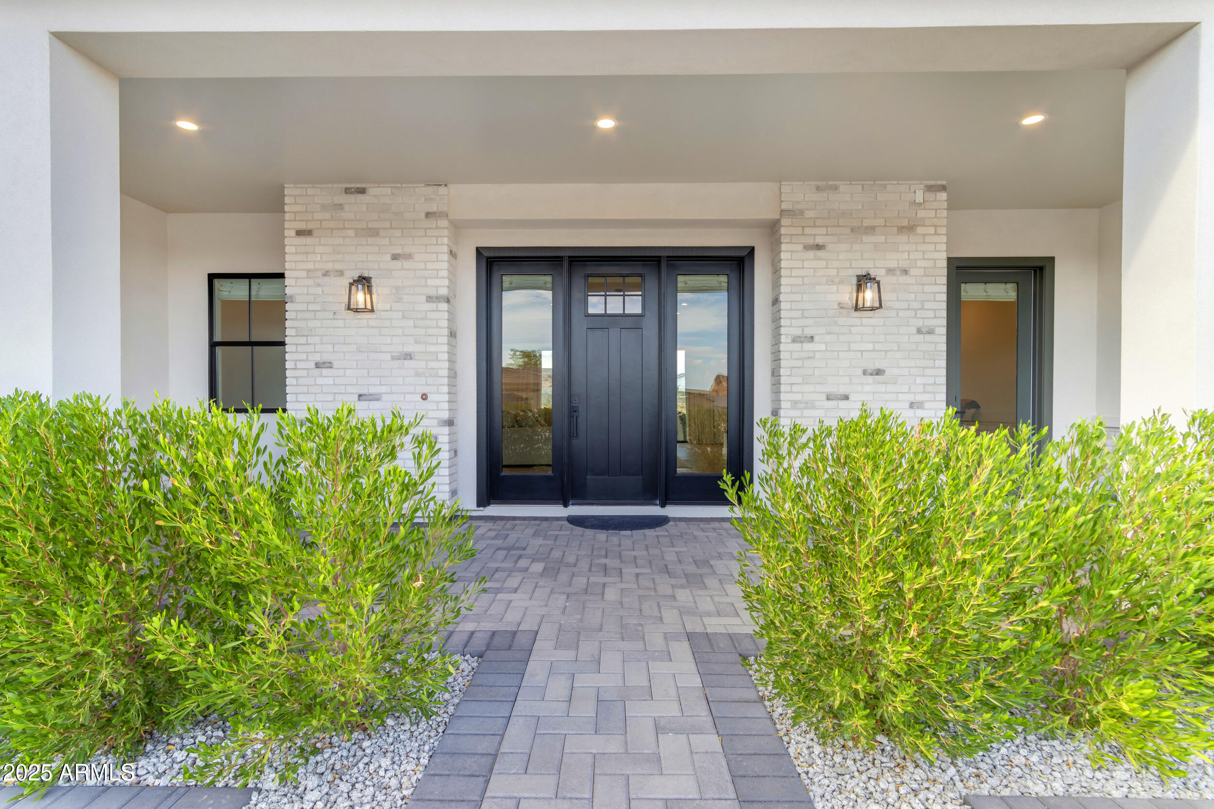 1138 W CATHERINE Lane