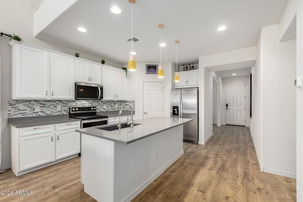 Photo of 2430 E Saint Anne Avenue, Phoenix, AZ 85042 (MLS # 7000801)