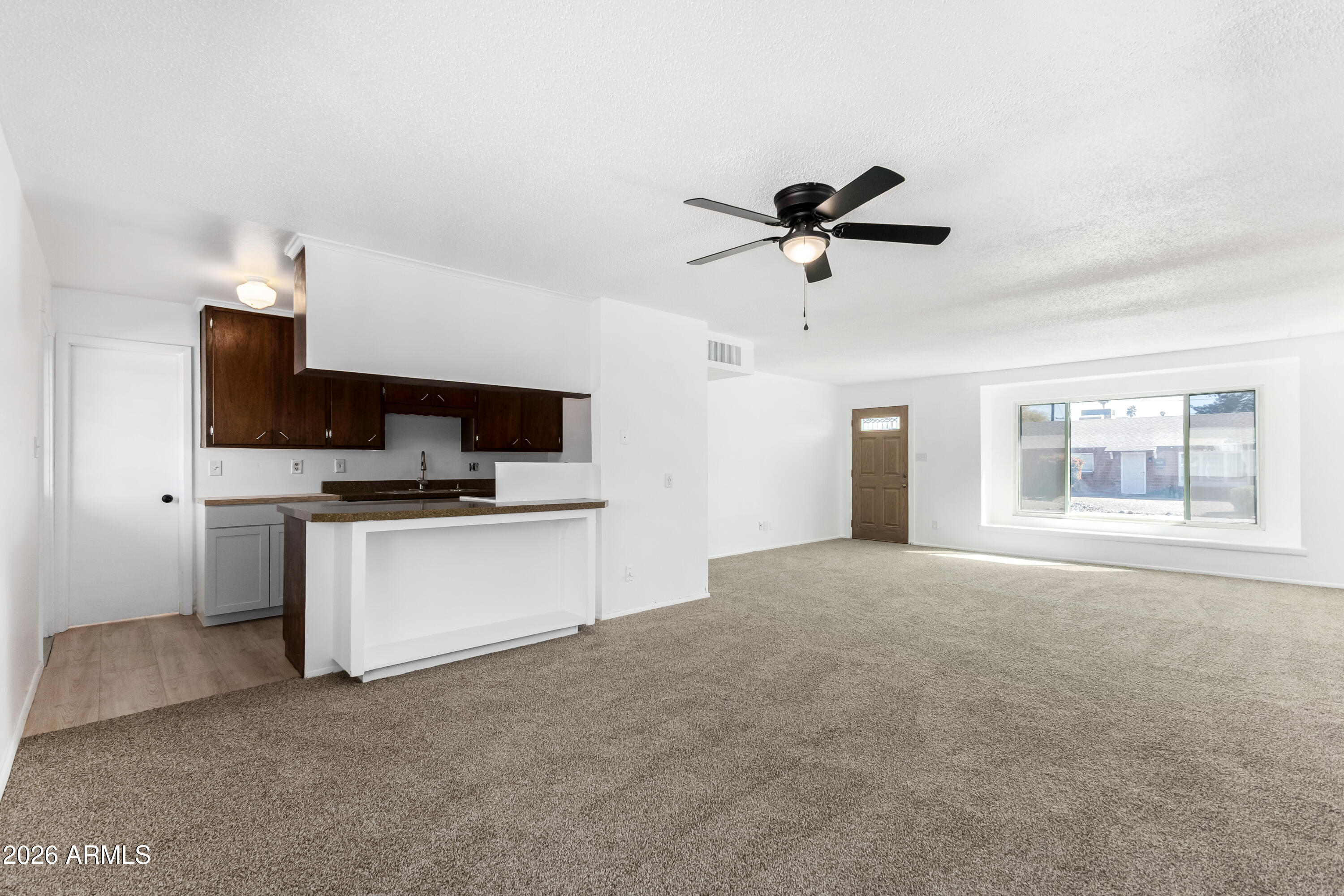 8636 E WINDSOR Avenue