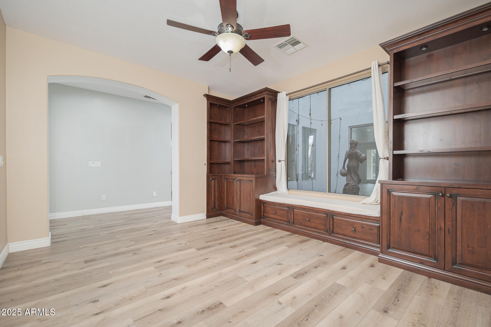 4031 E DESERT FOREST Trail