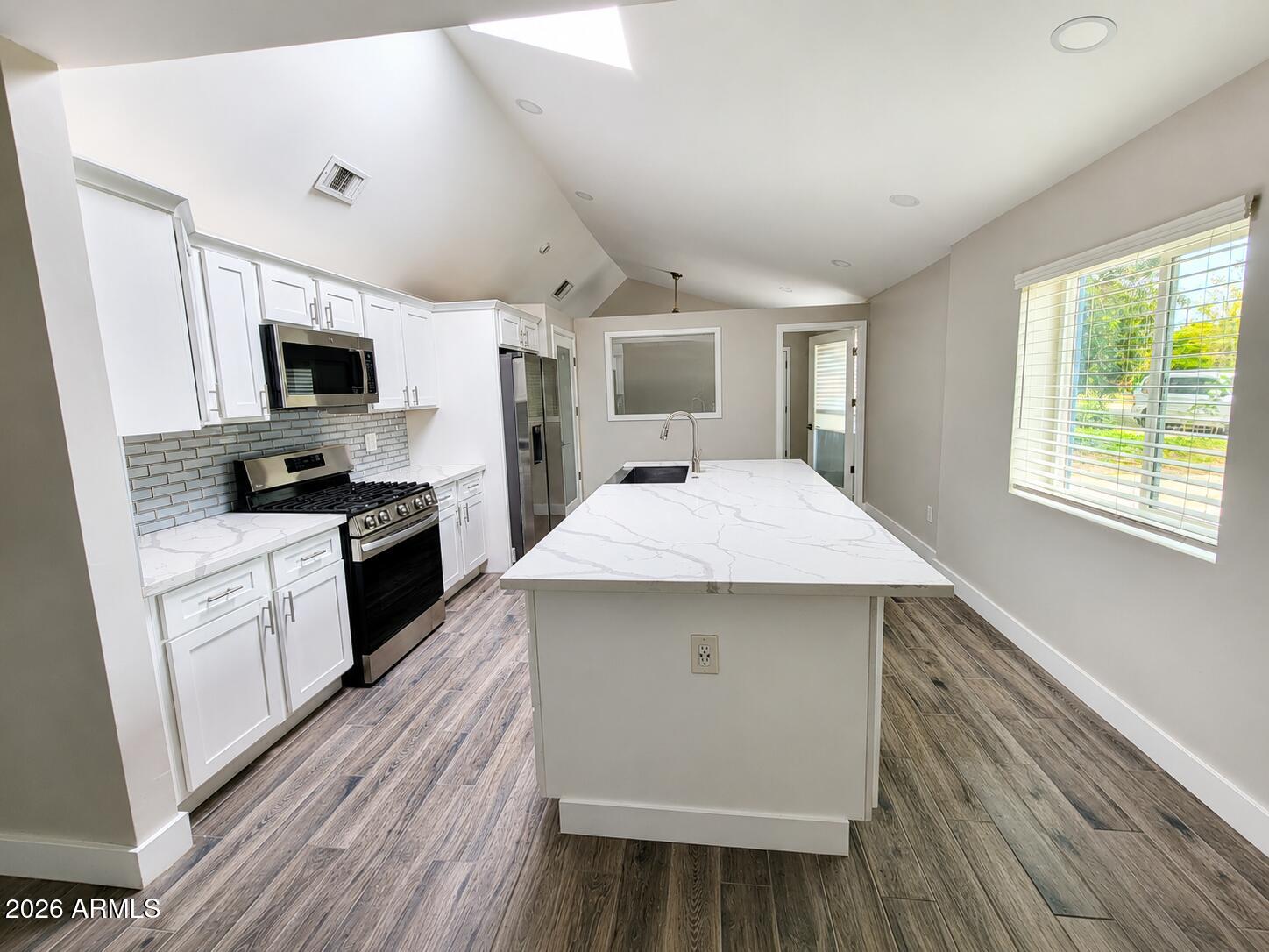 535 W 15TH Street