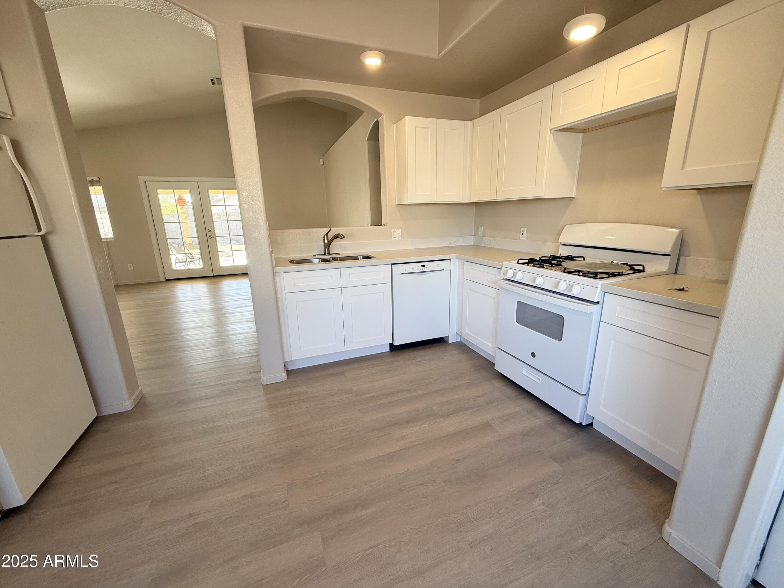 16117 W SHERMAN Street