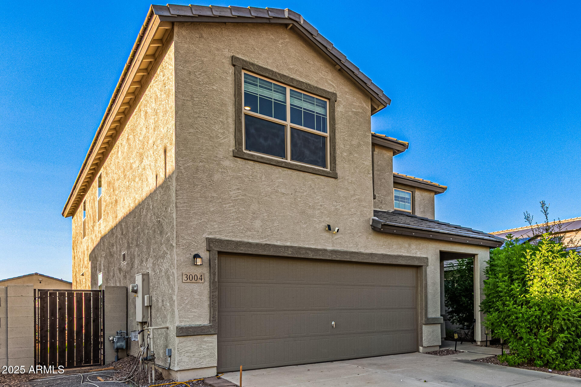 3004 E HOUSTON Drive