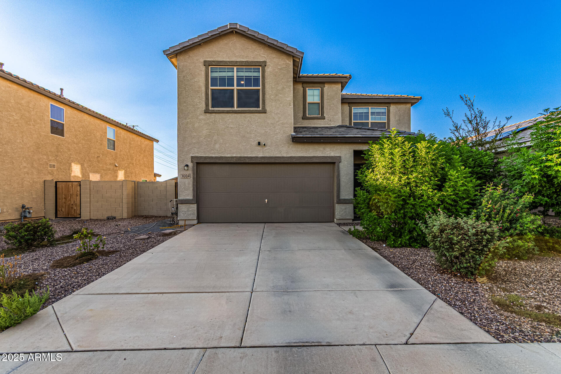 3004 E HOUSTON Drive