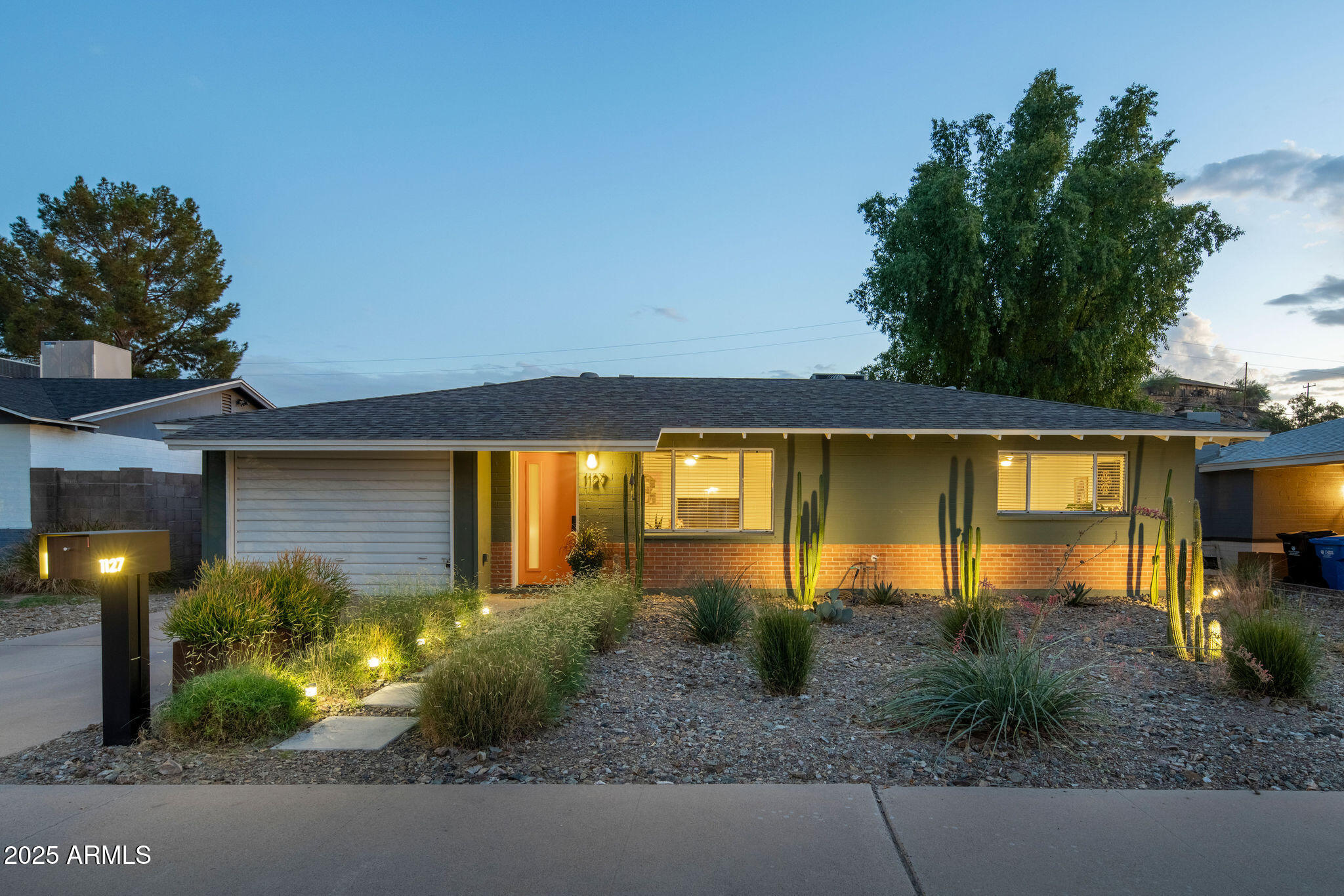 1127 E DIANA Avenue
