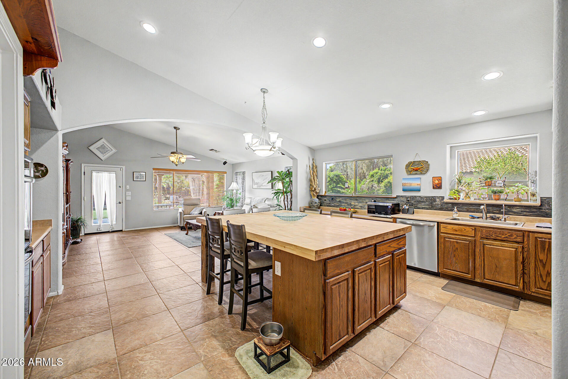 21087 E CALLE DE FLORES --