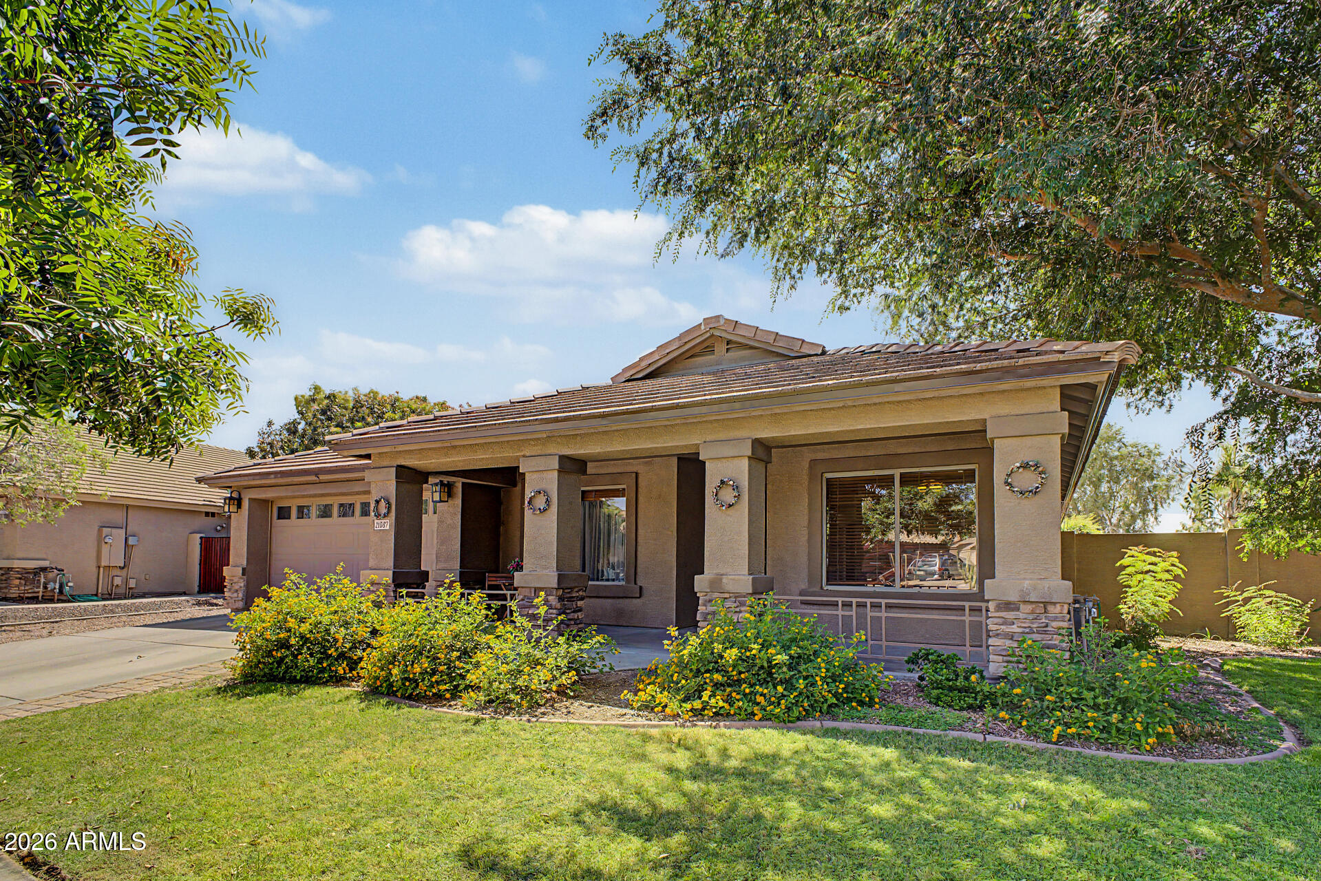 21087 E CALLE DE FLORES --