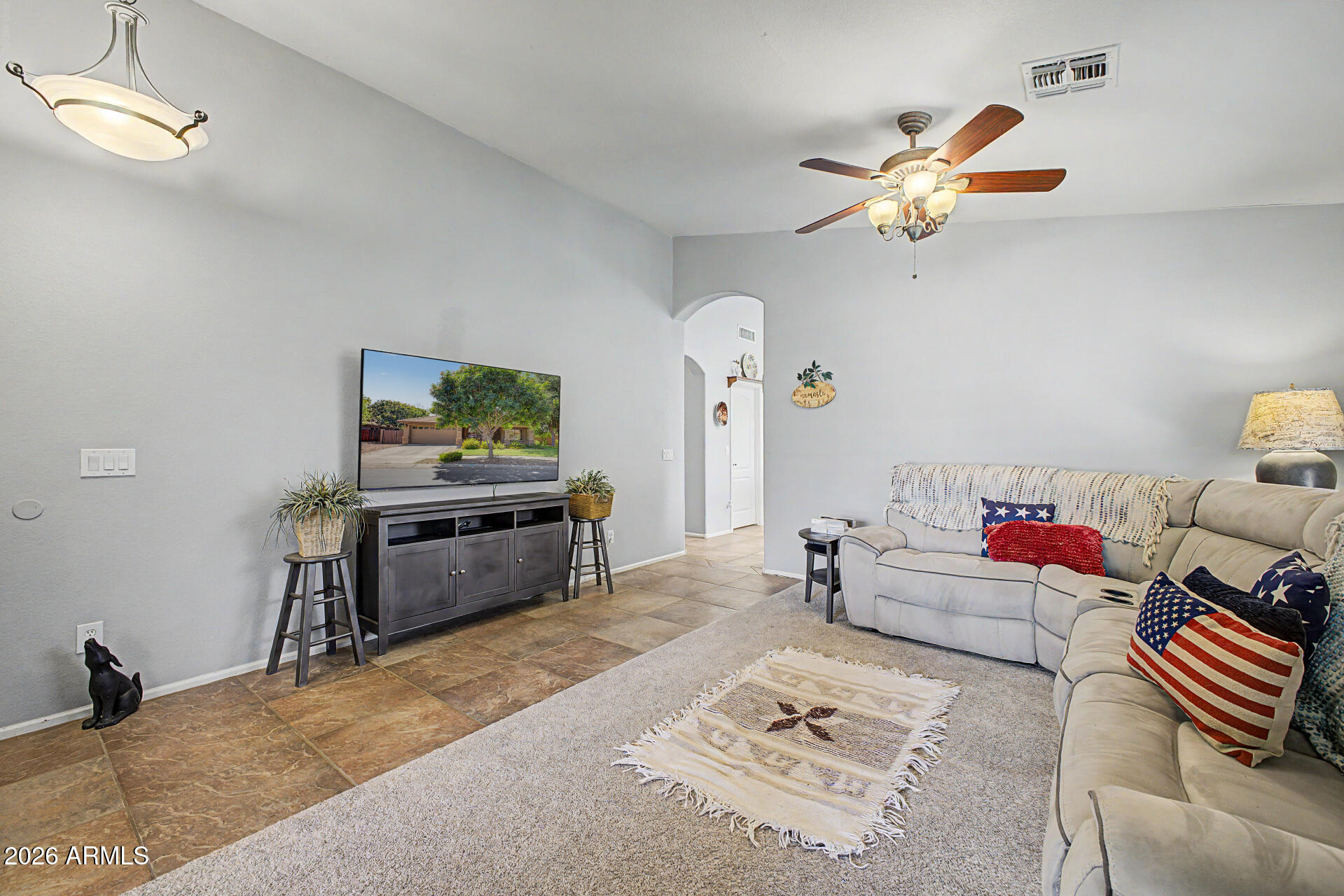 21087 E CALLE DE FLORES --