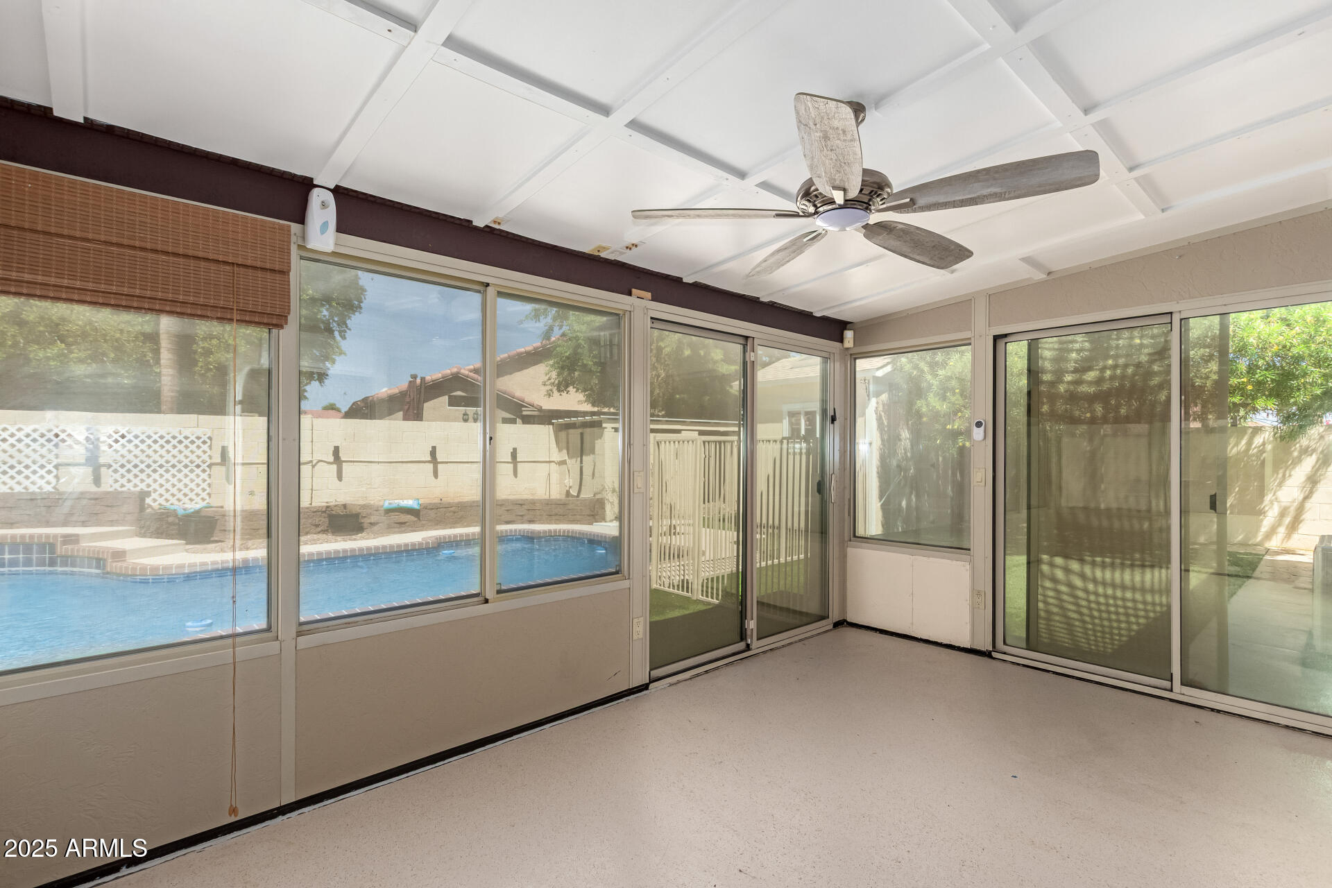 1426 E REDFIELD Road