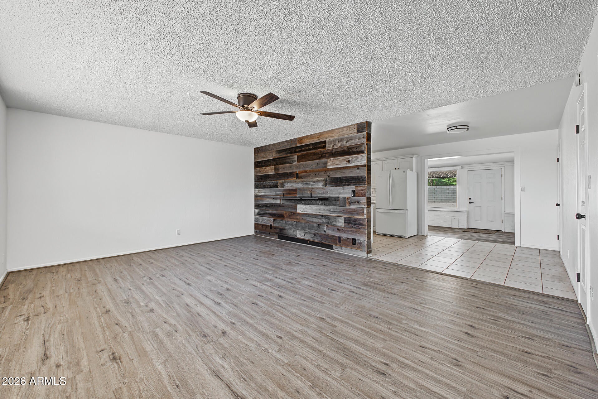 1008 E FRIAR Avenue