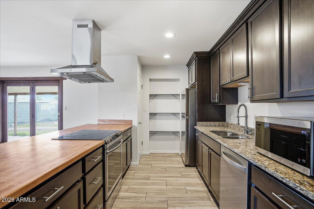 1935 E EL PARQUE Drive