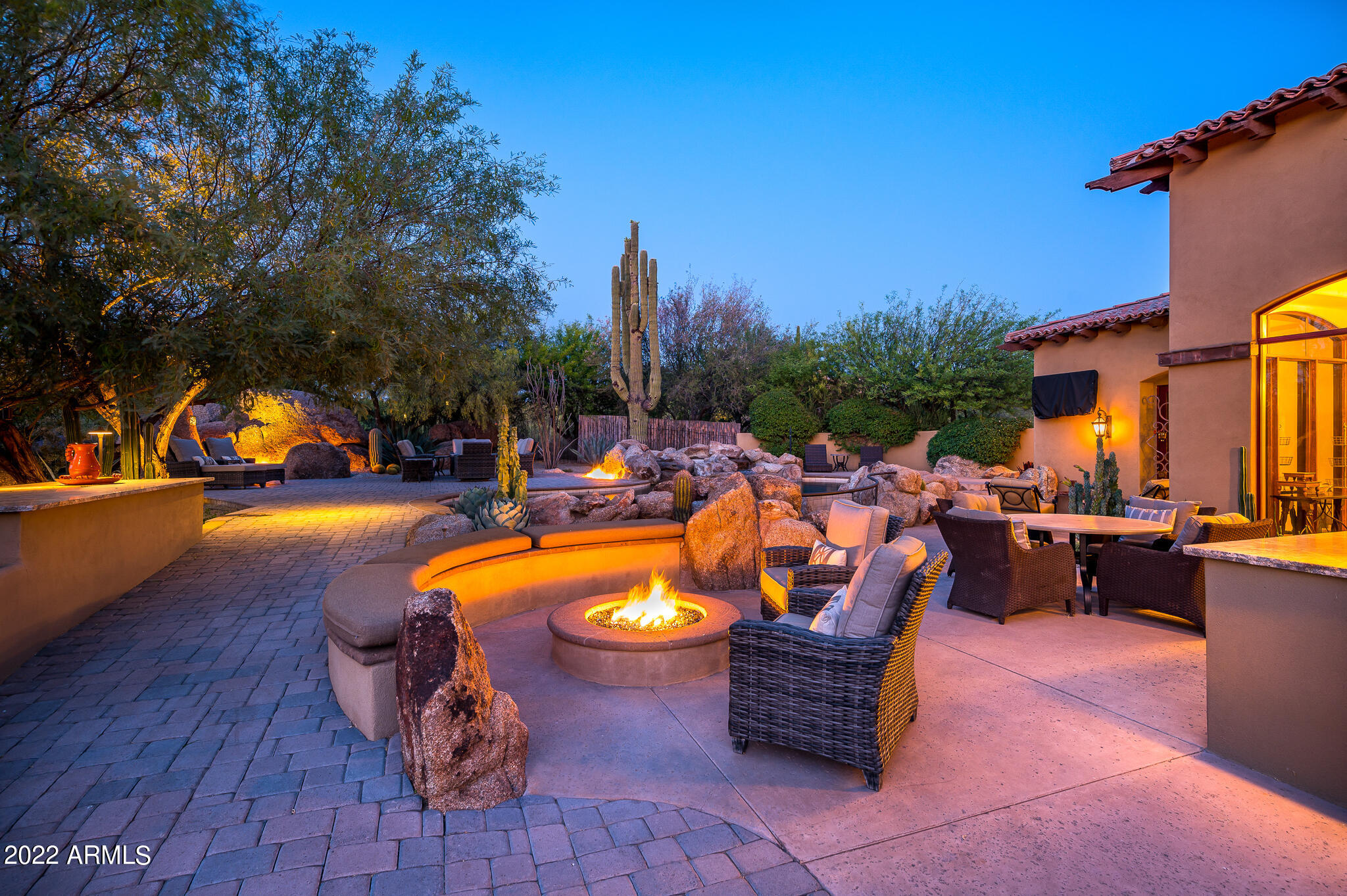 WHISPER ROCK - Residential