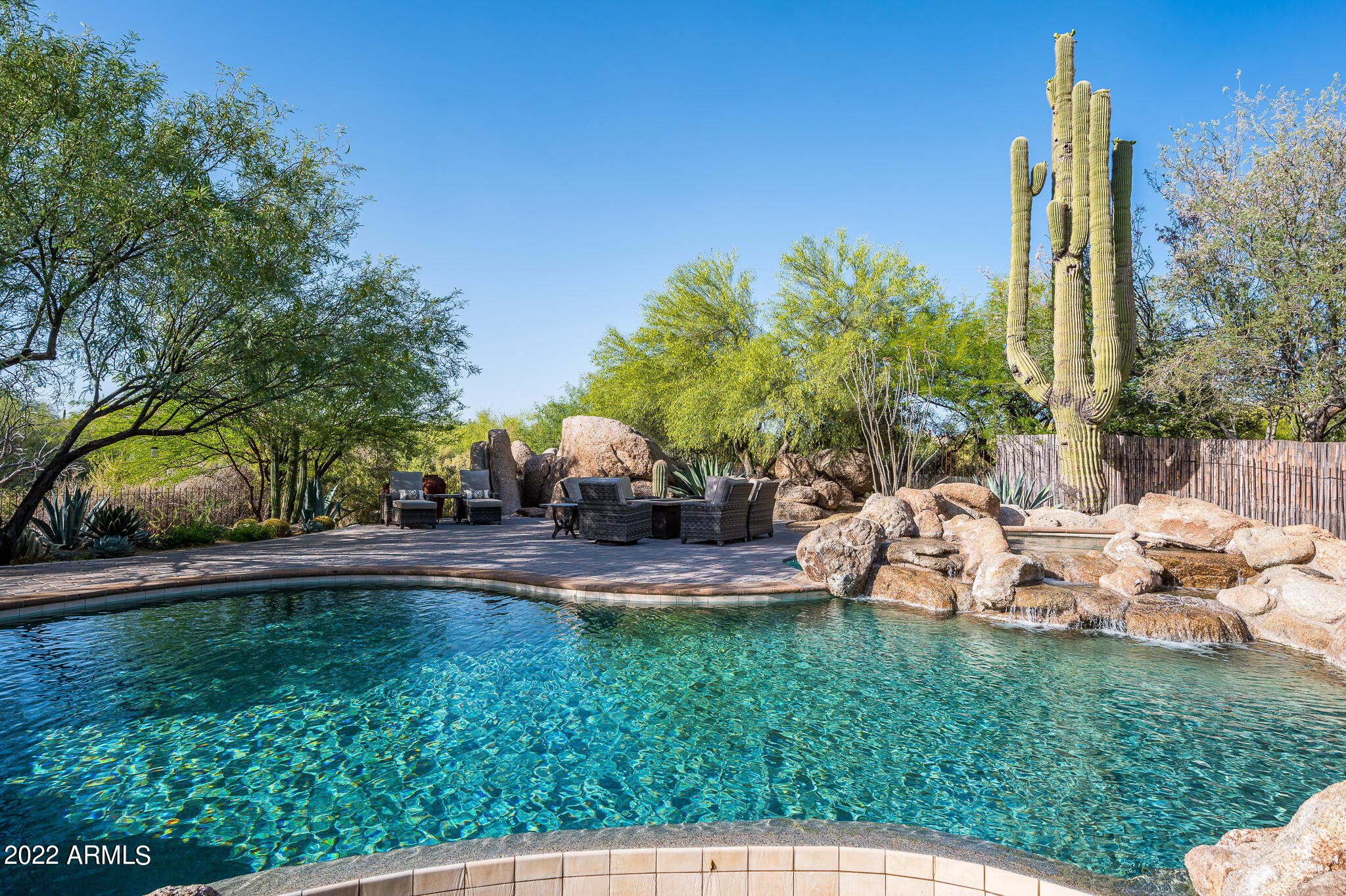 WHISPER ROCK - Residential
