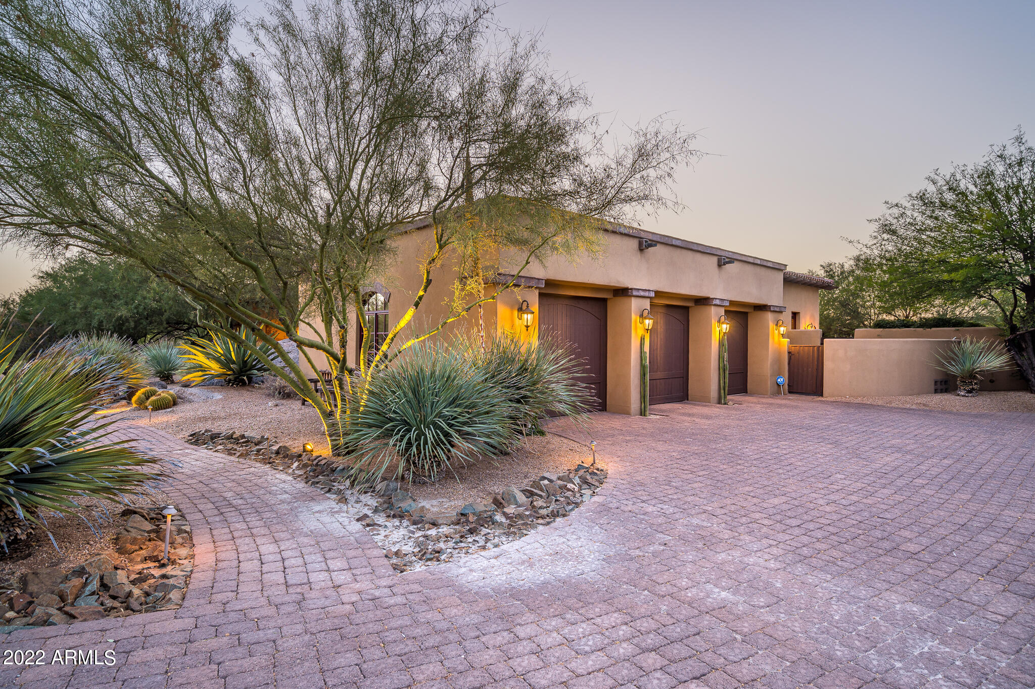 WHISPER ROCK - Residential