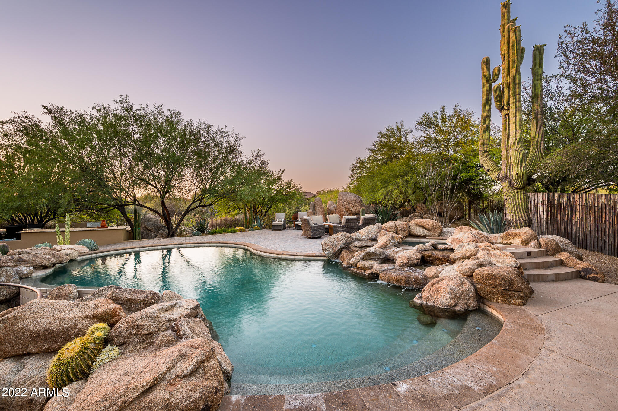WHISPER ROCK - Residential