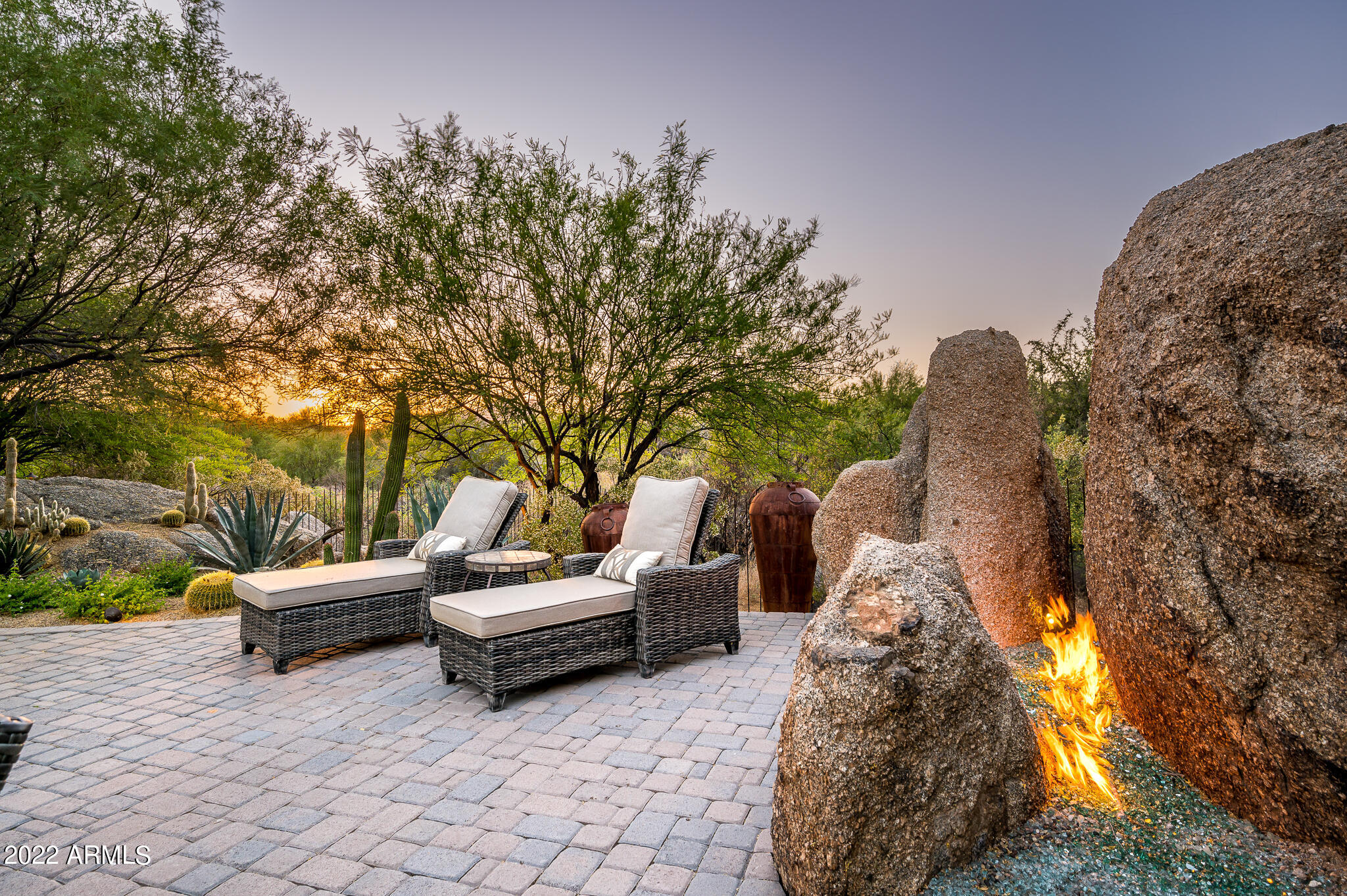 WHISPER ROCK - Residential