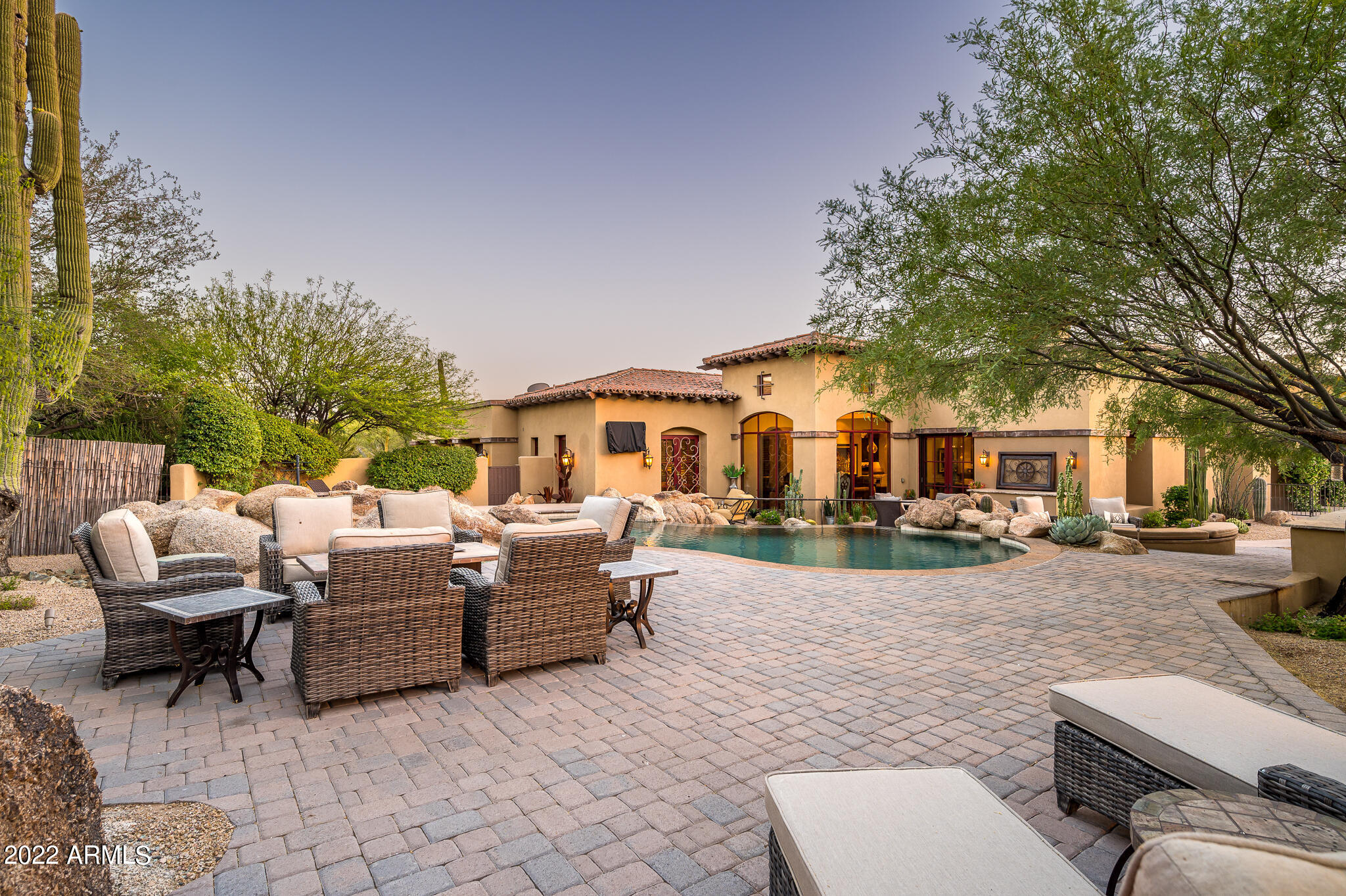 WHISPER ROCK - Residential