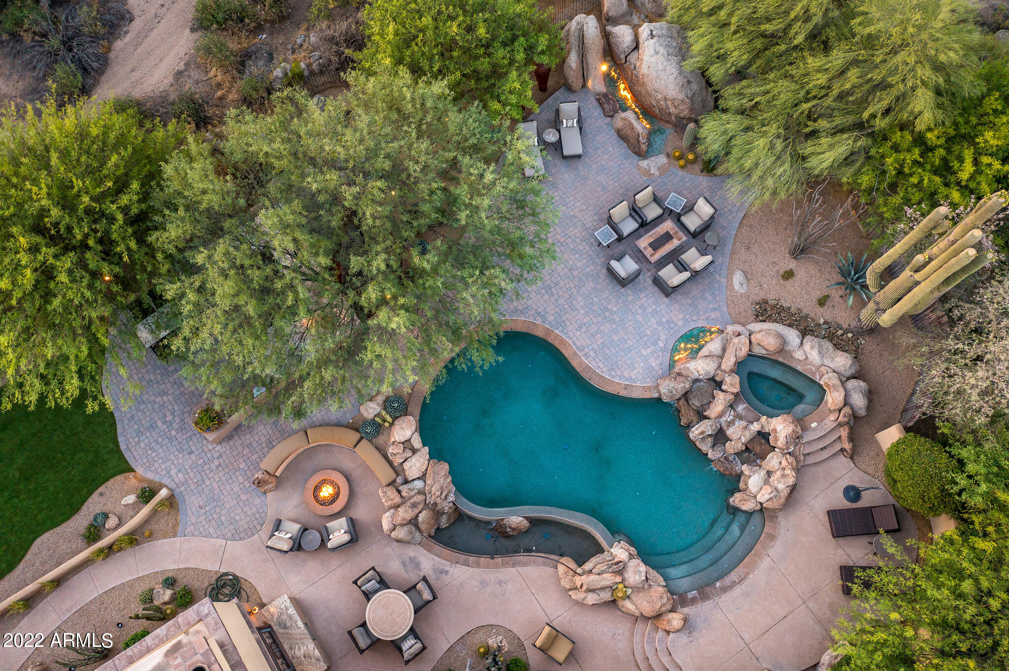 WHISPER ROCK - Residential