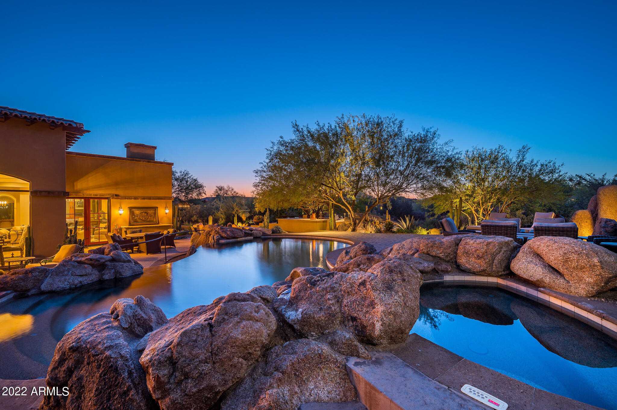 WHISPER ROCK - Residential