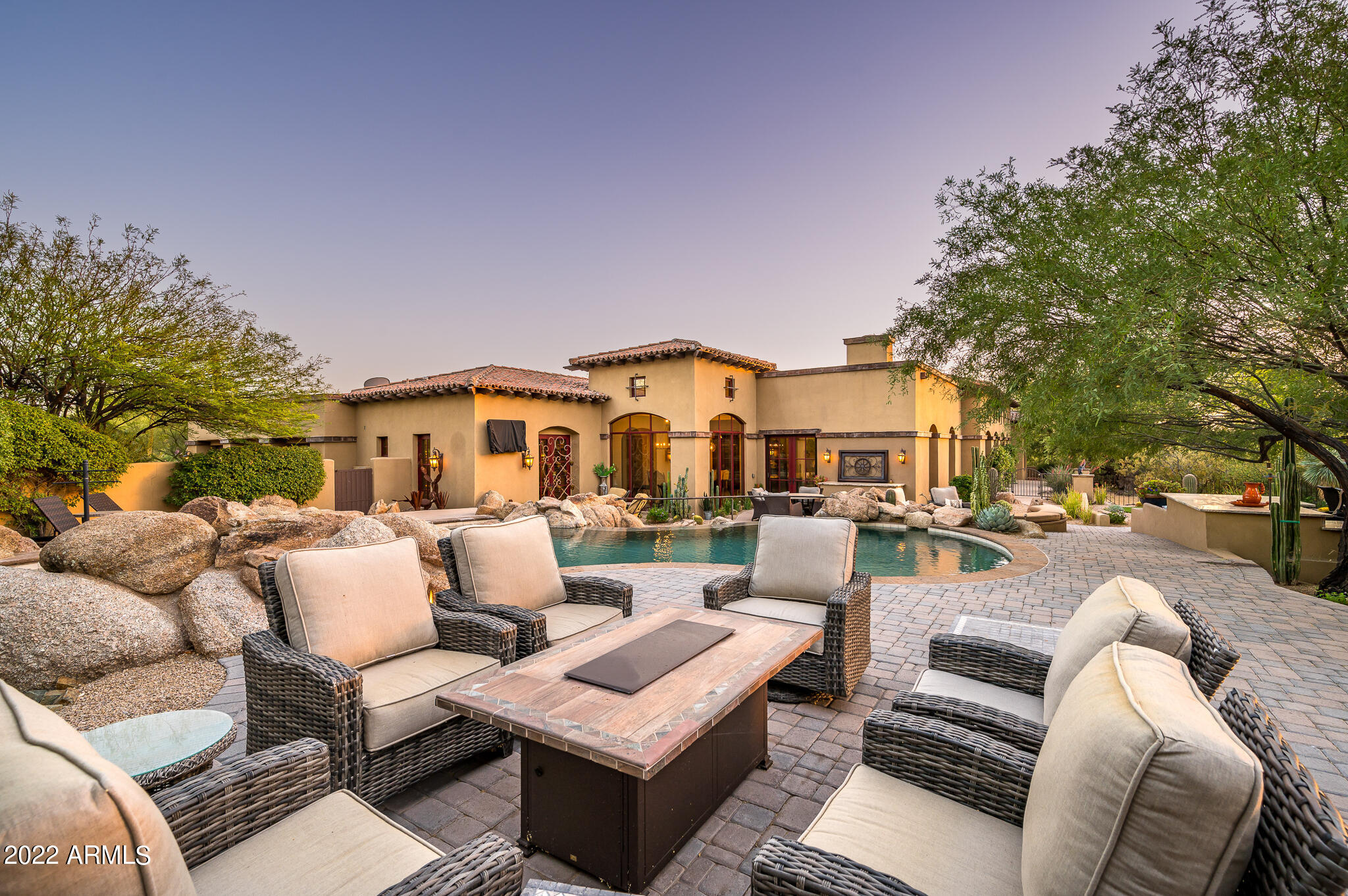 WHISPER ROCK - Residential