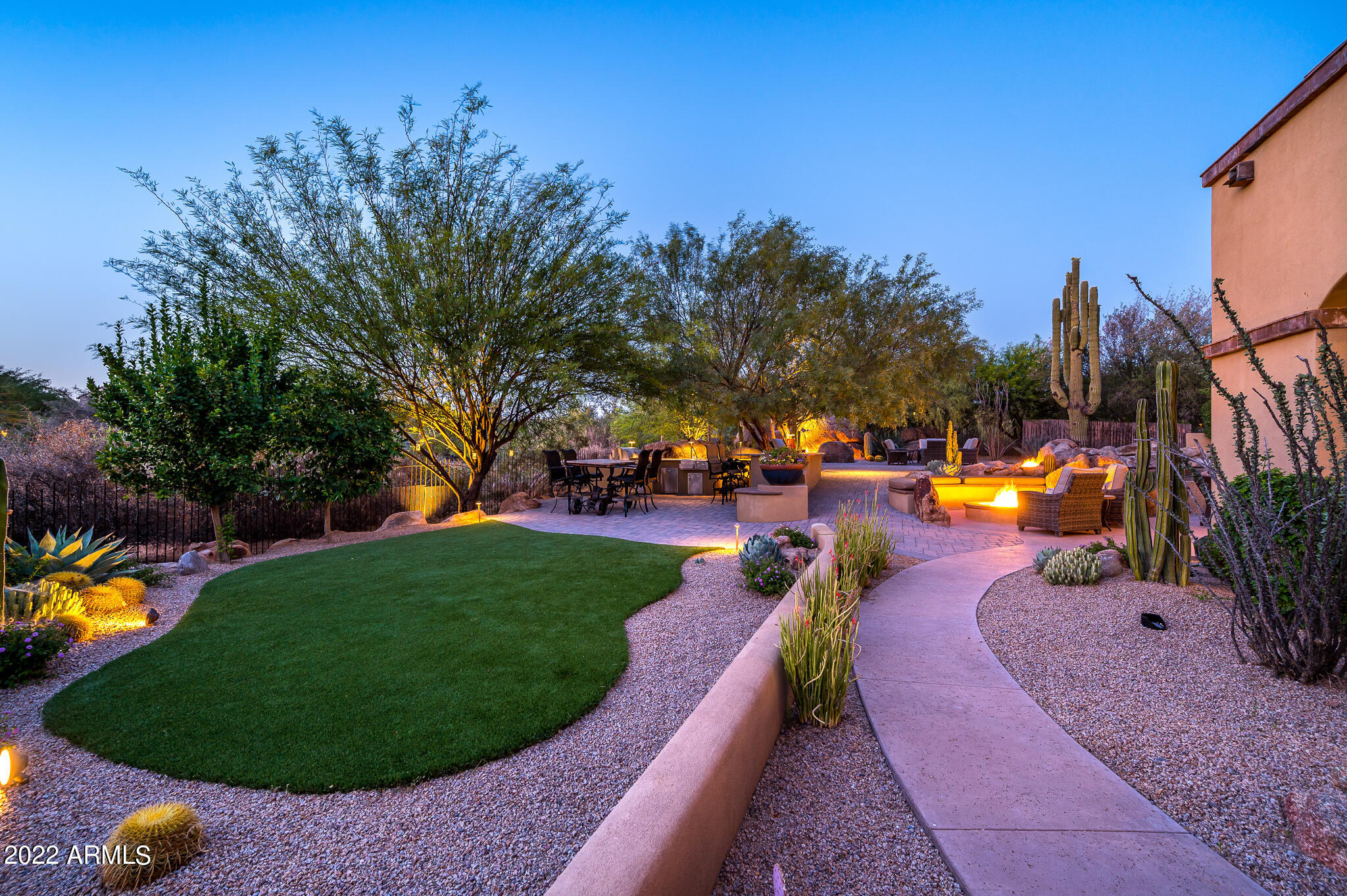 WHISPER ROCK - Residential