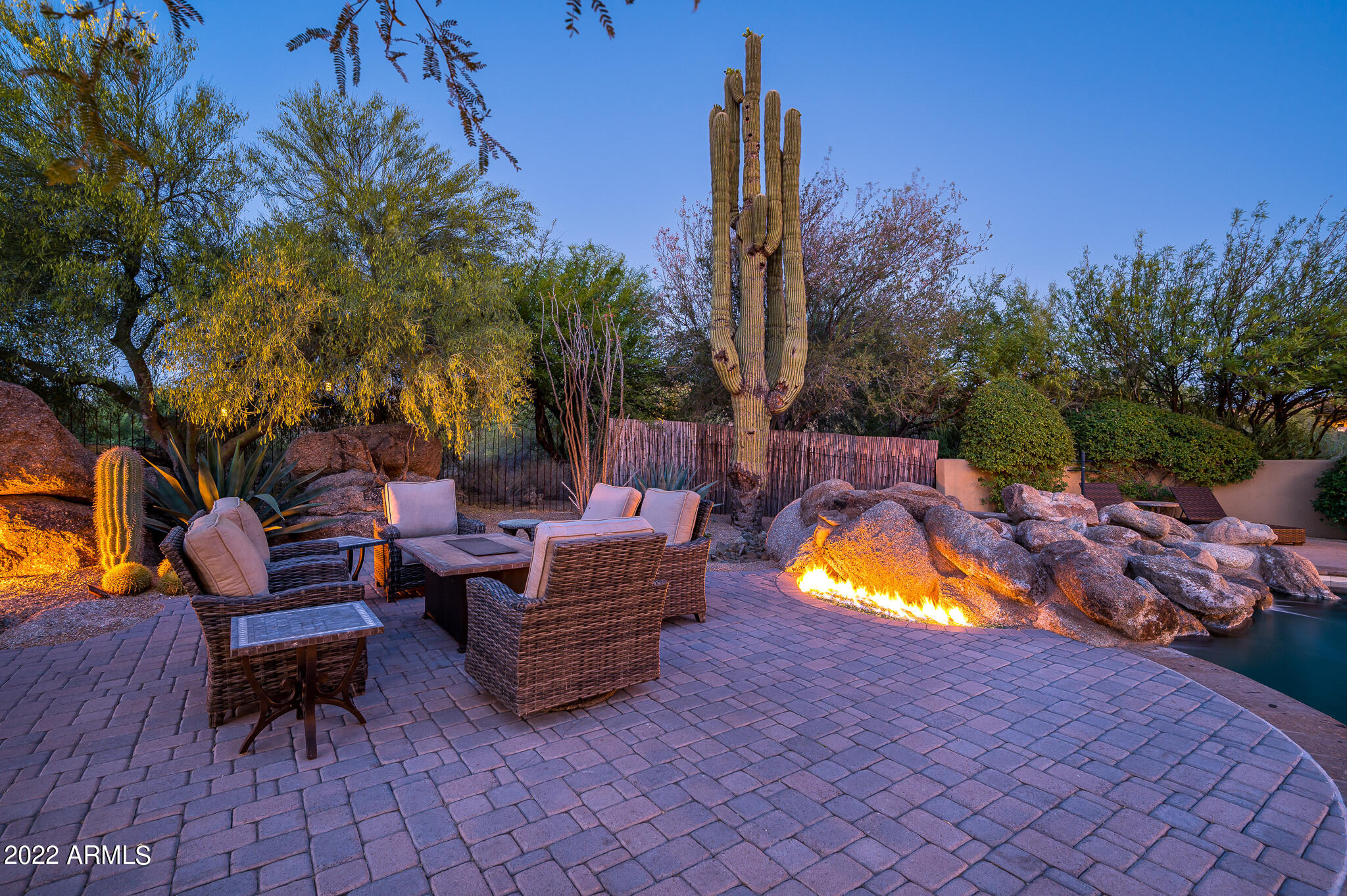 WHISPER ROCK - Residential