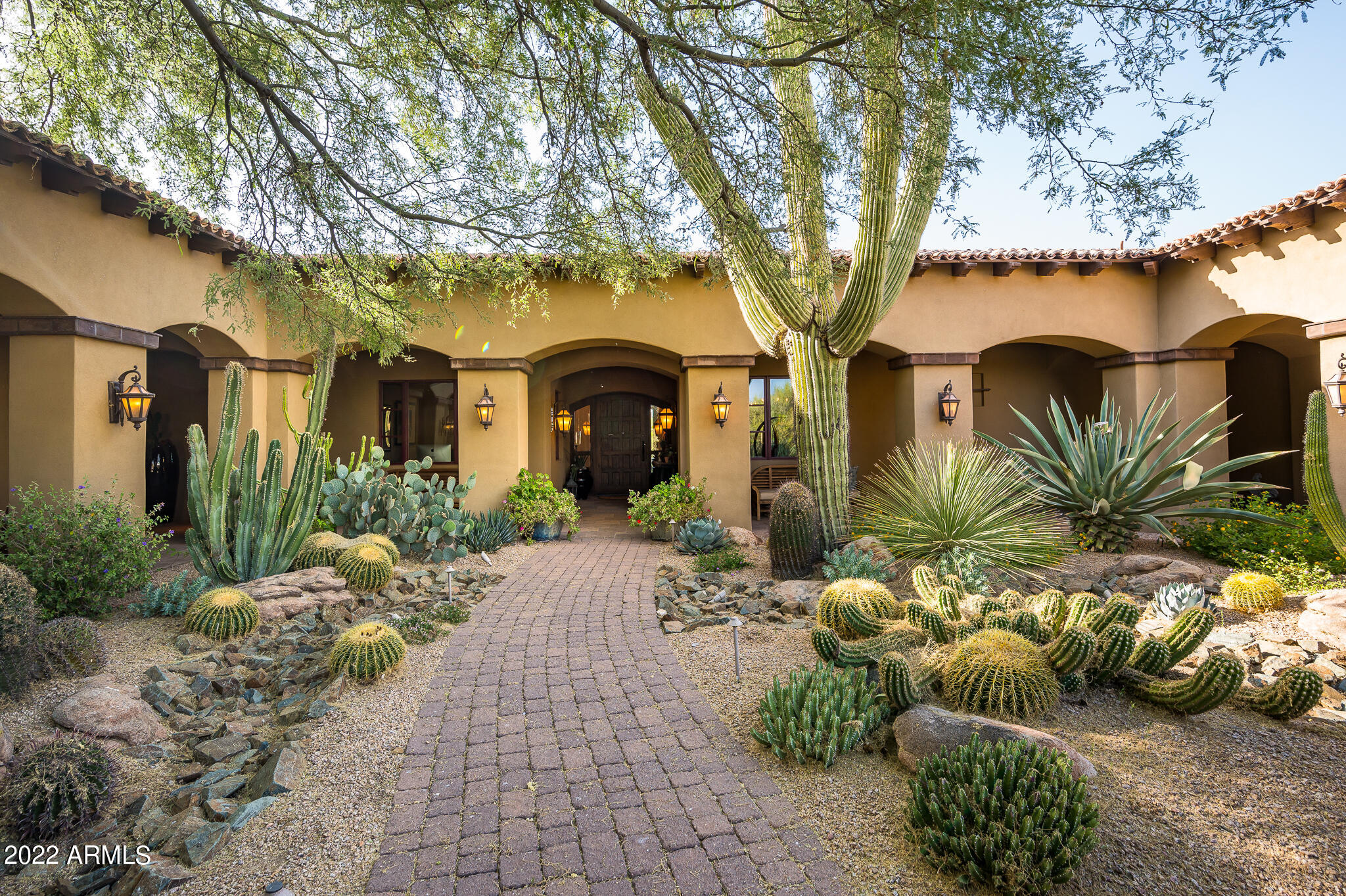 WHISPER ROCK - Residential