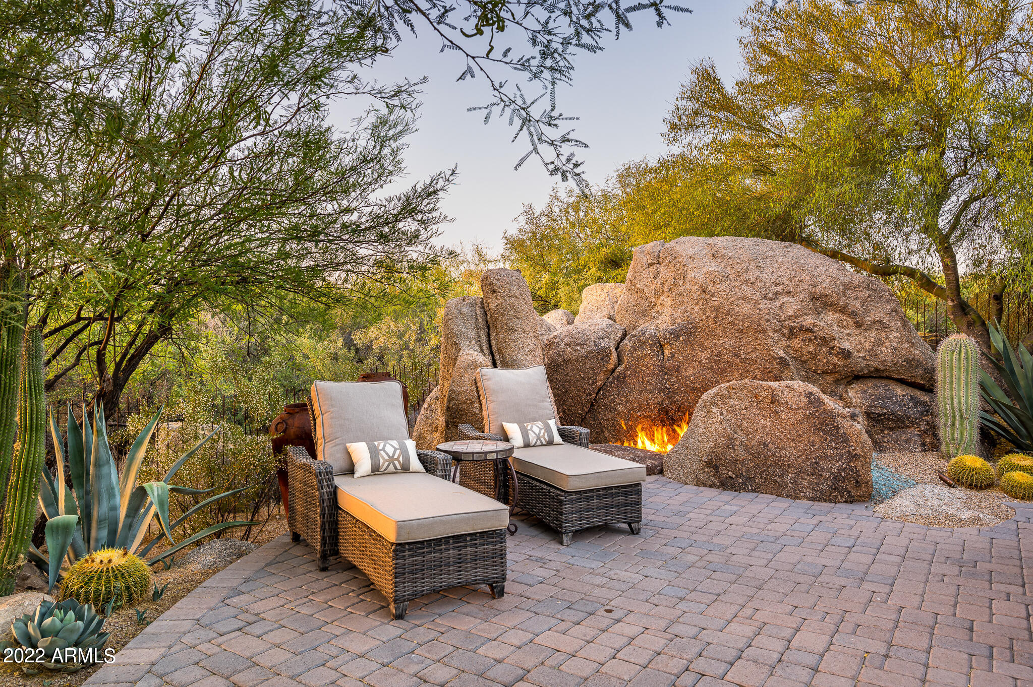 WHISPER ROCK - Residential