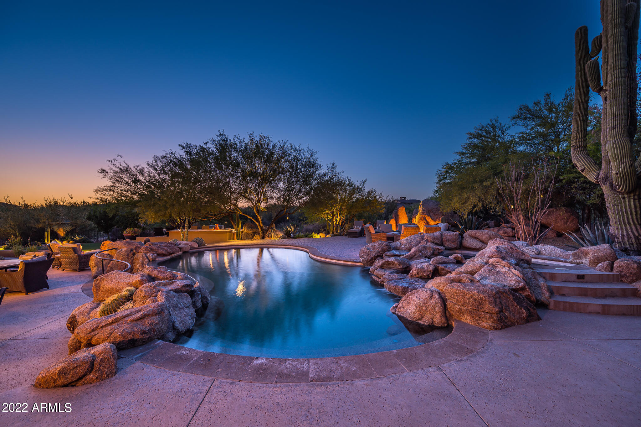 WHISPER ROCK - Residential