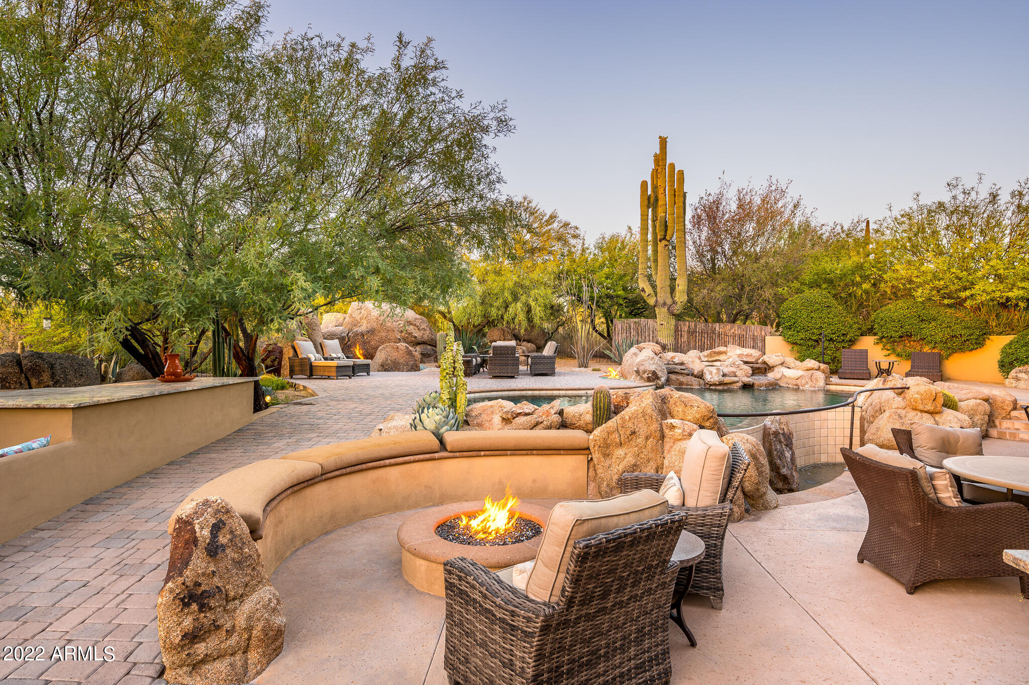 WHISPER ROCK - Residential