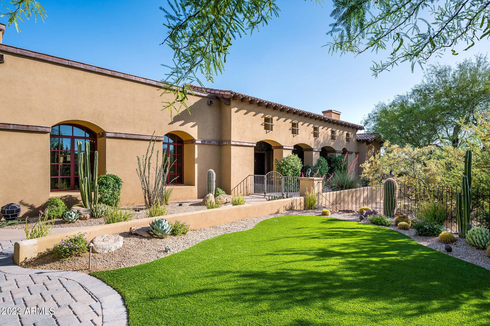 WHISPER ROCK - Residential