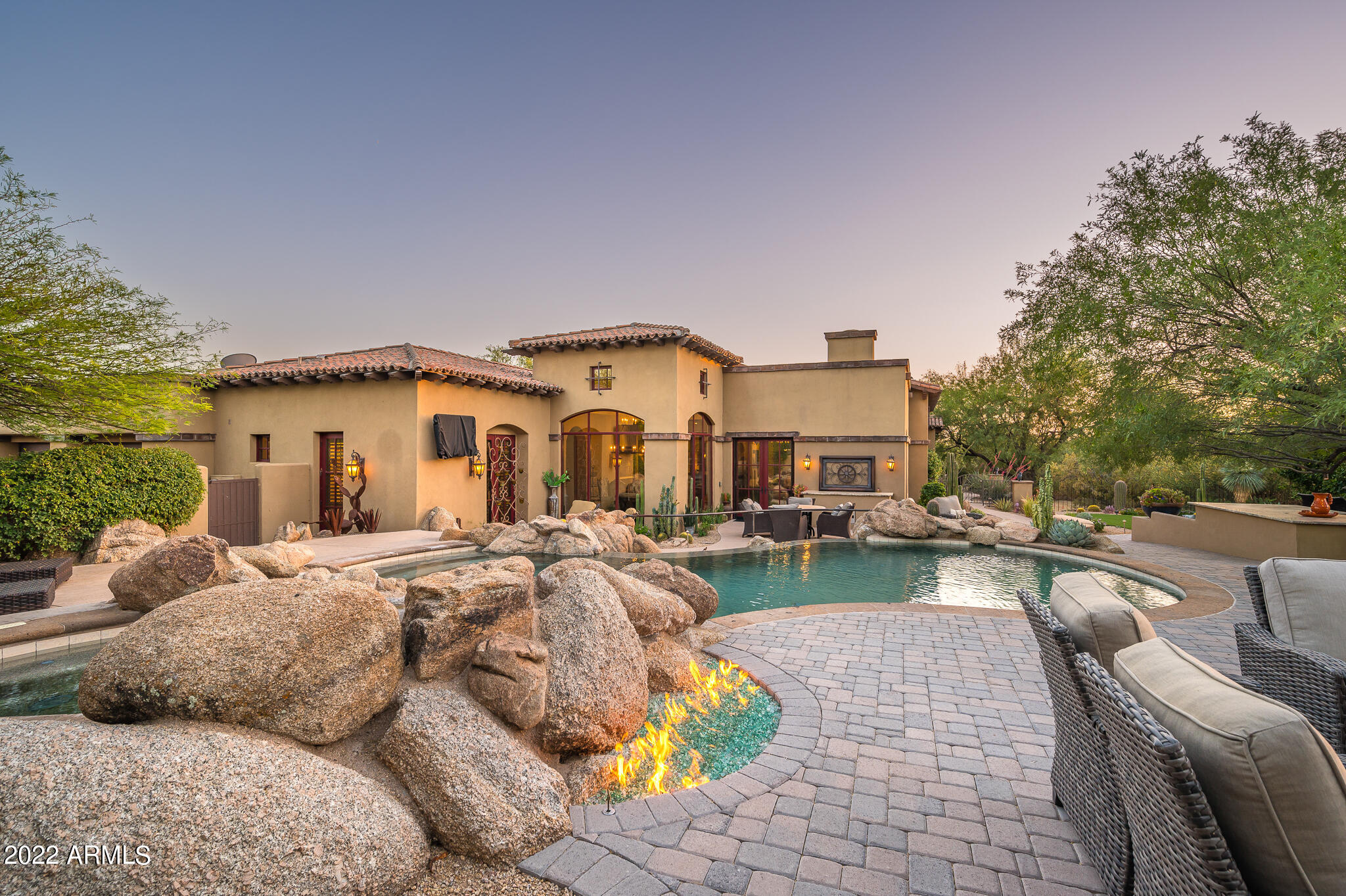 WHISPER ROCK - Residential
