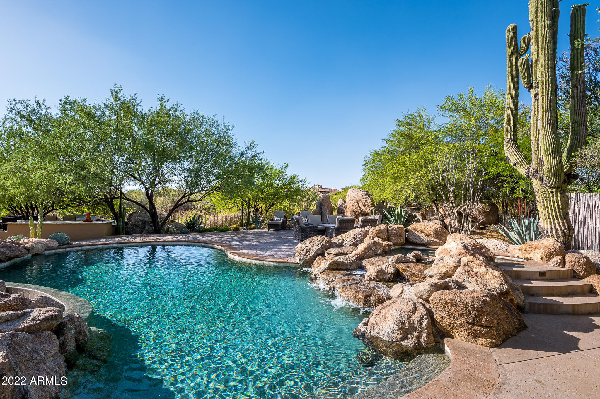 WHISPER ROCK - Residential