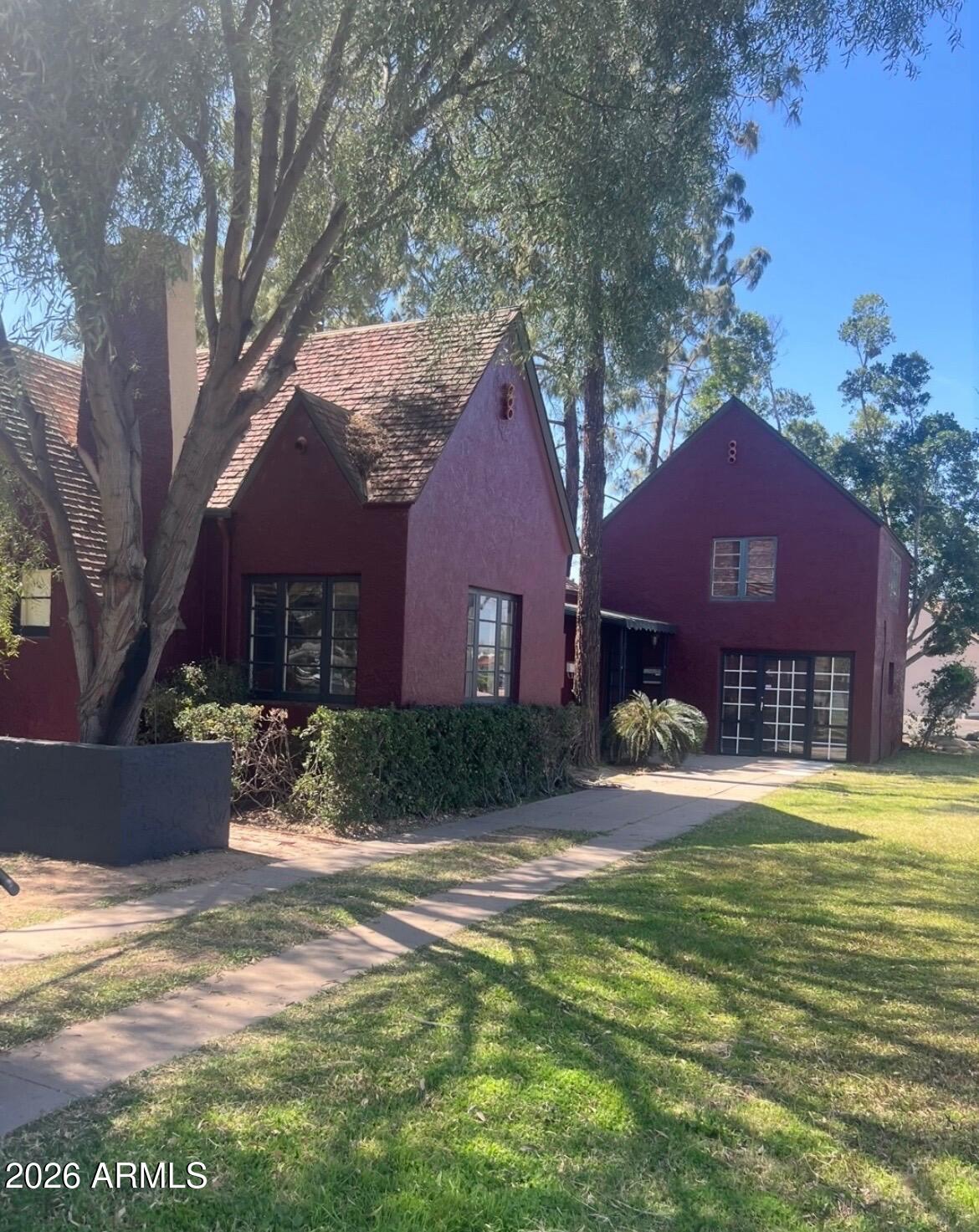 121 W UNIVERSITY Drive