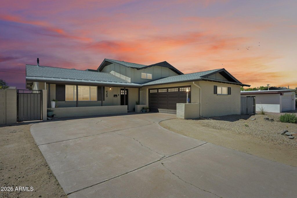 Photo of 429 E Loyola Drive, Tempe, AZ 85282 (MLS # 7001095)