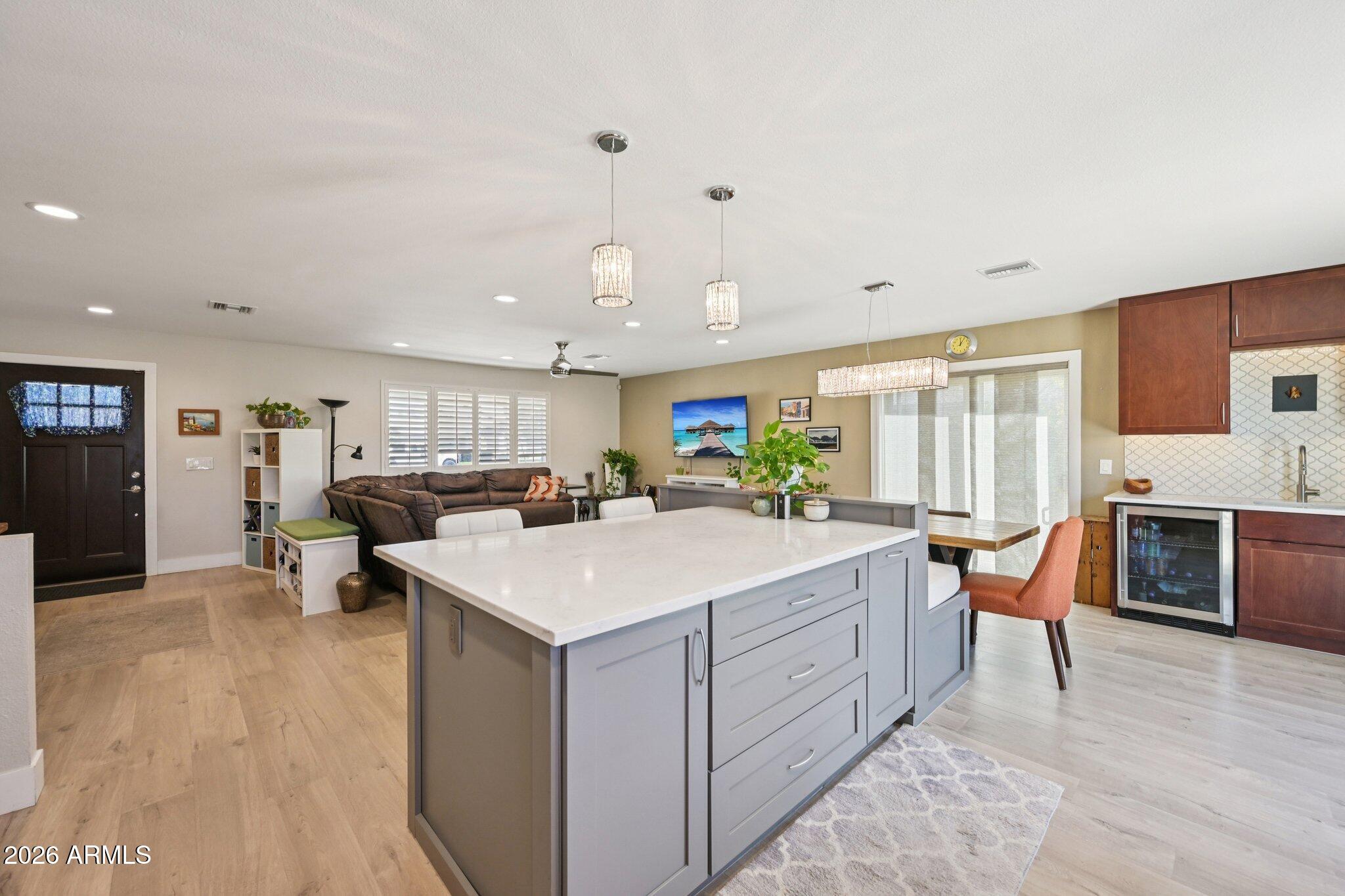 Properties 4 429 E LOYOLA Drive