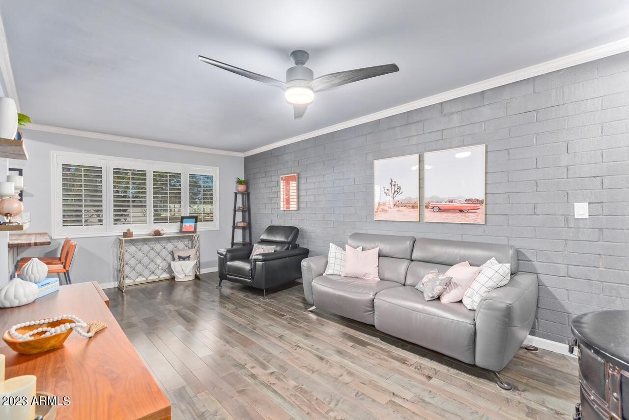 2532 W berridge Lane e204