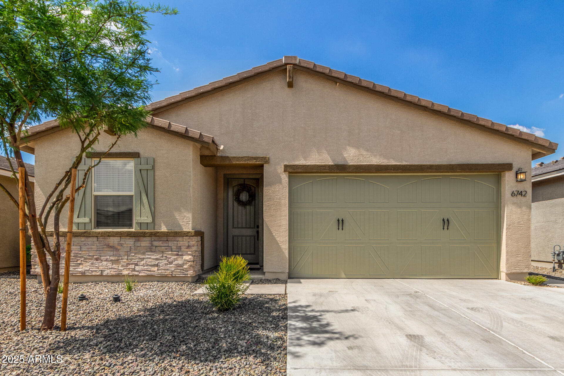 6742 W VALLEY VIEW Drive