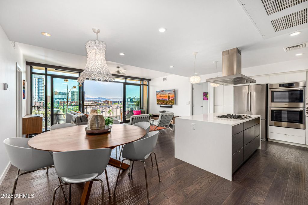Photo of 200 W Portland Street #827, Phoenix, AZ 85003 (MLS # 6925686)
