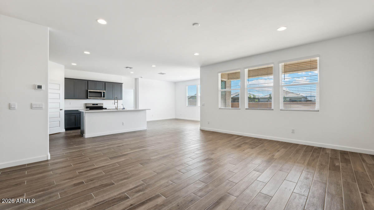 1570 E GLAZIER Drive E